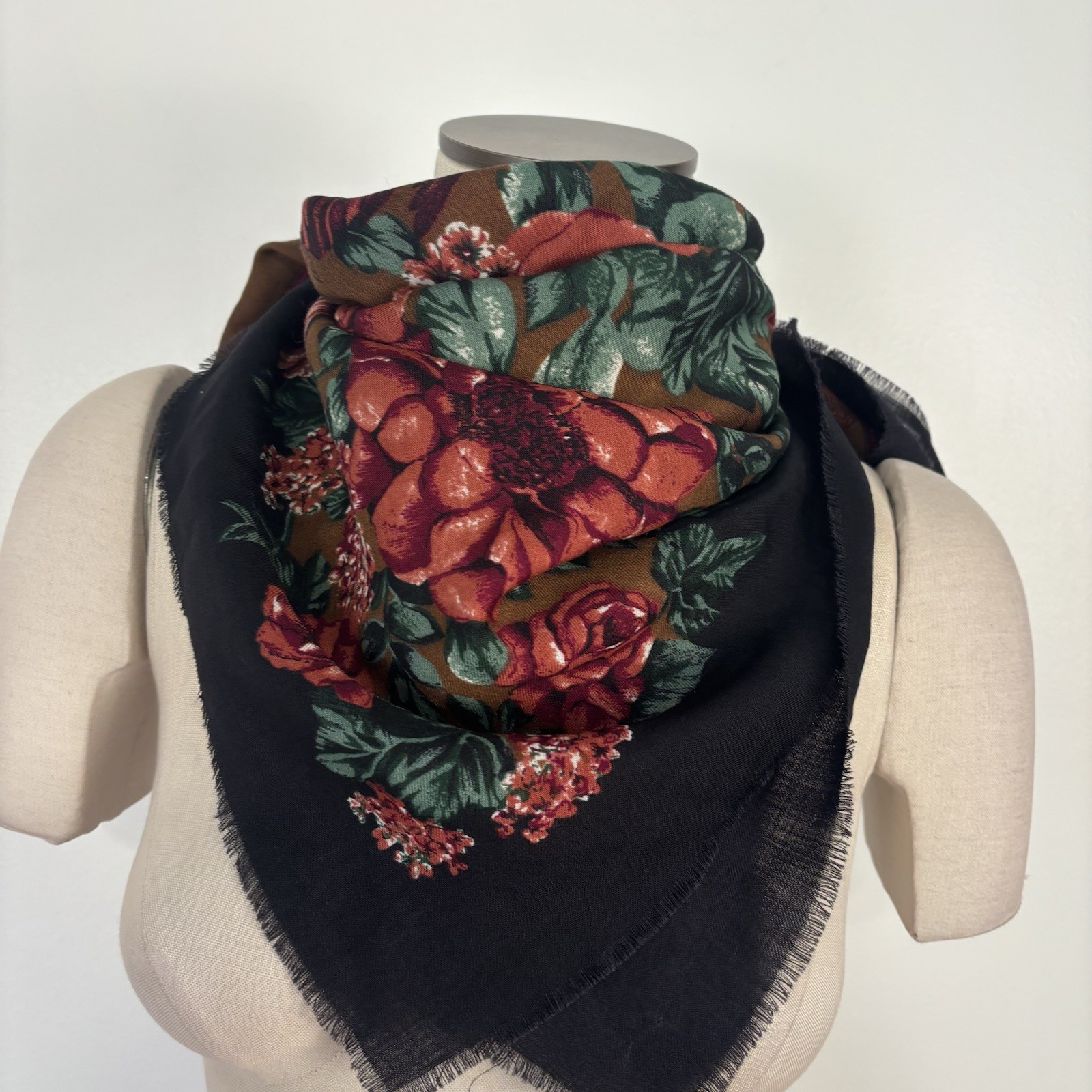 VTG V. Fraas The Scarf Source 100% Wool Scarf Wrap Shawl Floral Paisley Square