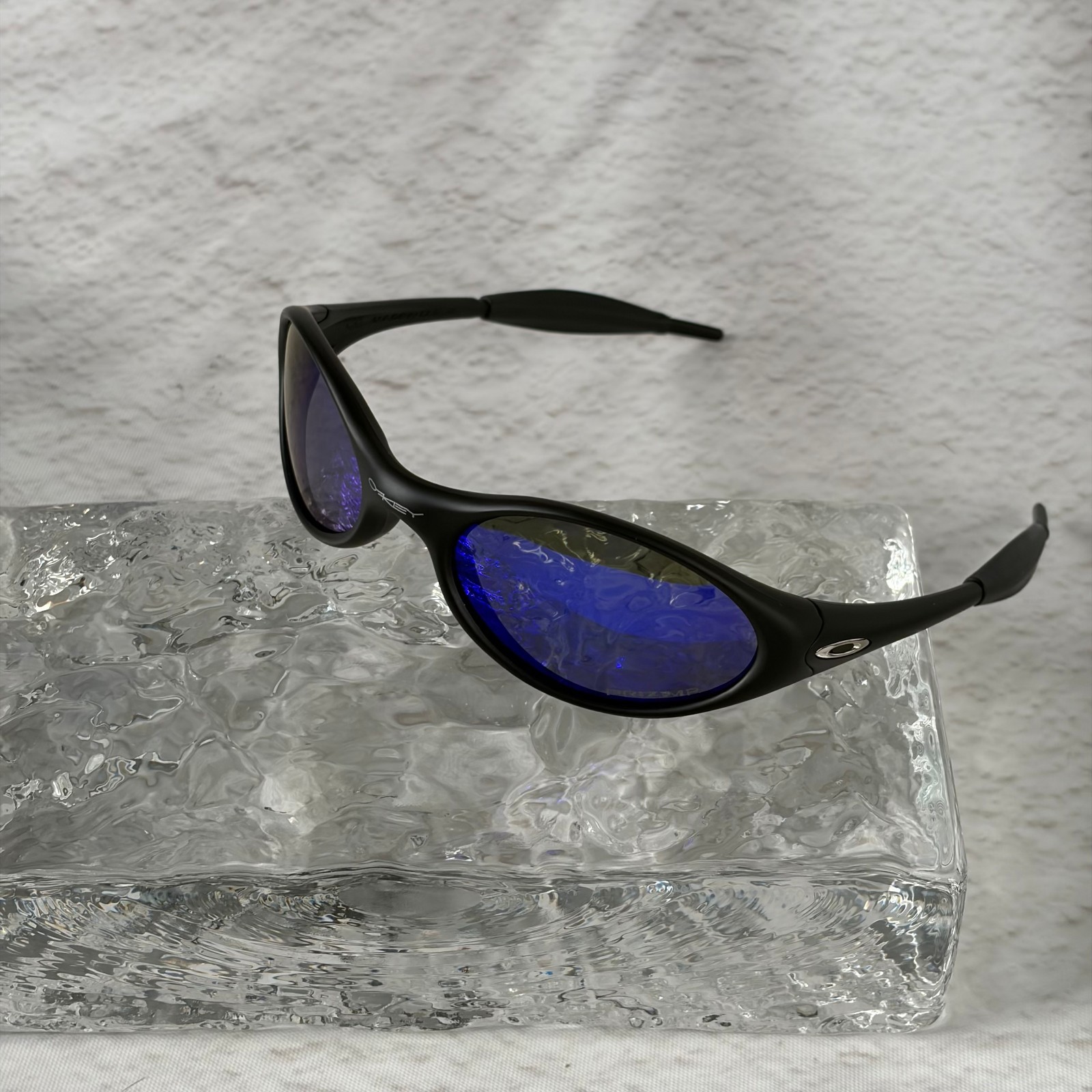 Vintage Oakley Minute Polarized Sunglasses Matte Black Frame Purple Blue Lens
