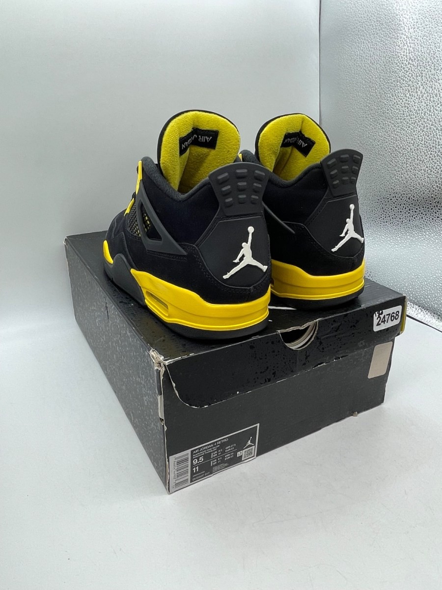 Jordan 4 Retro Thunder (2023) 9.5 (Moderately Worn Pre-Ow Size 9.5 (Damaged Box)