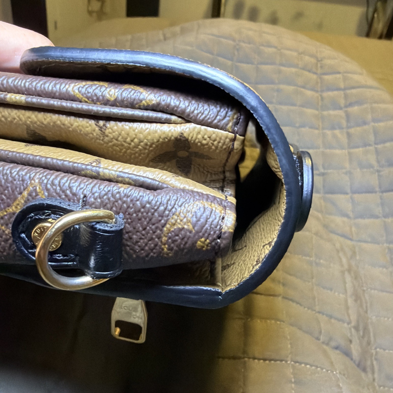 Louis Vuitton POCHETTE METIS REVERSE Monogram. 100% authentic.