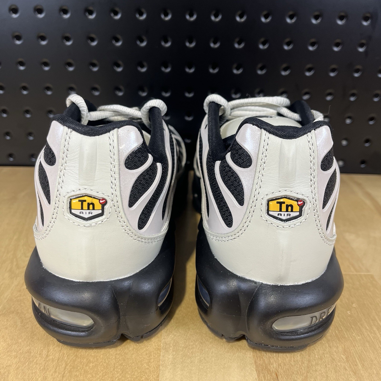 Nike Air Max Plus NBY Men’s 8 / Women’s 9.5 Black Grey Shoes HF0665 900 NEW