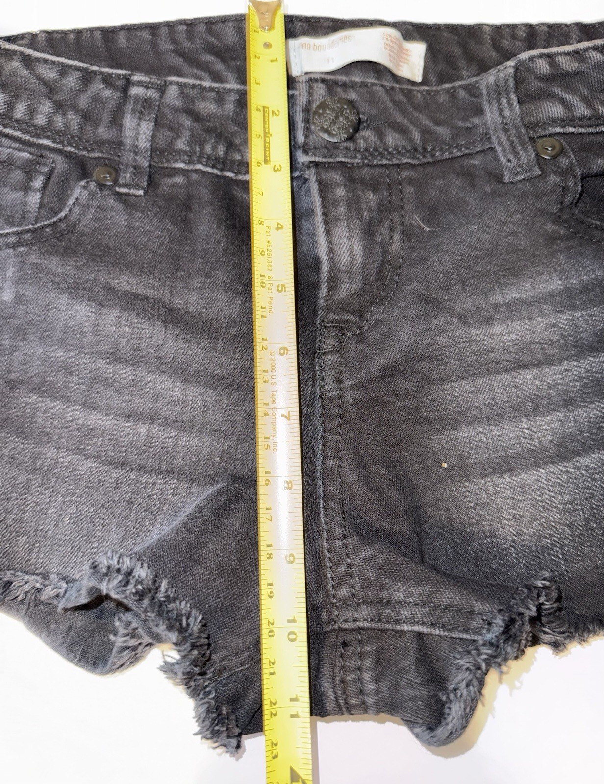 Vintage No Boundaries Women’s Black Denim Shorts Lace Side Trim Size 11 Y2K