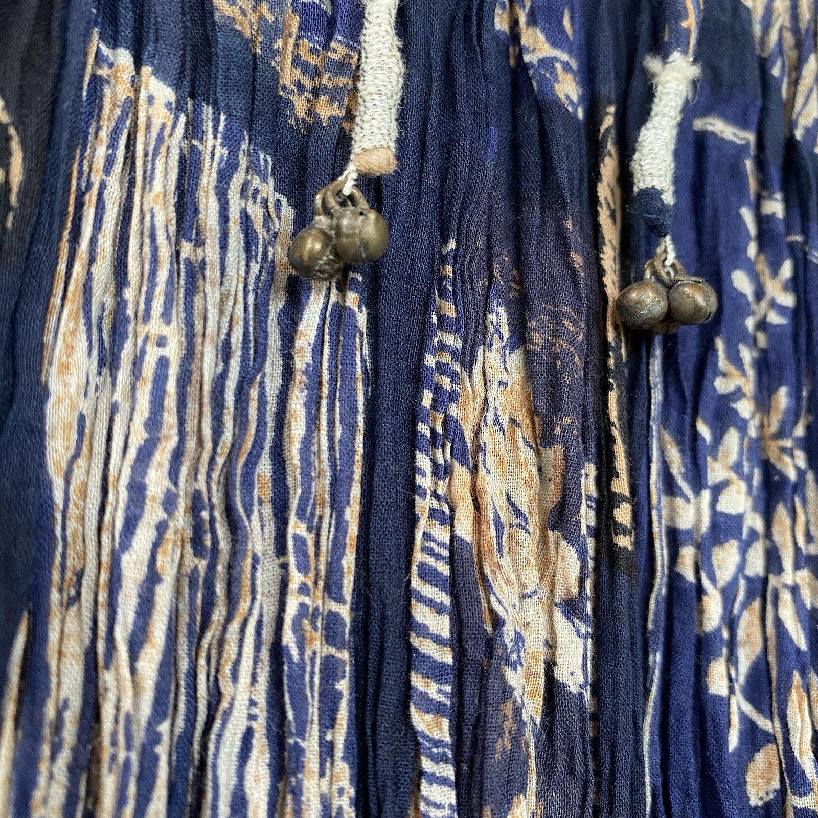 VTG 100 Cotton Crinkle Midi Skirt Womens L Broomstick Bell Tassel Boho Navy Leaf