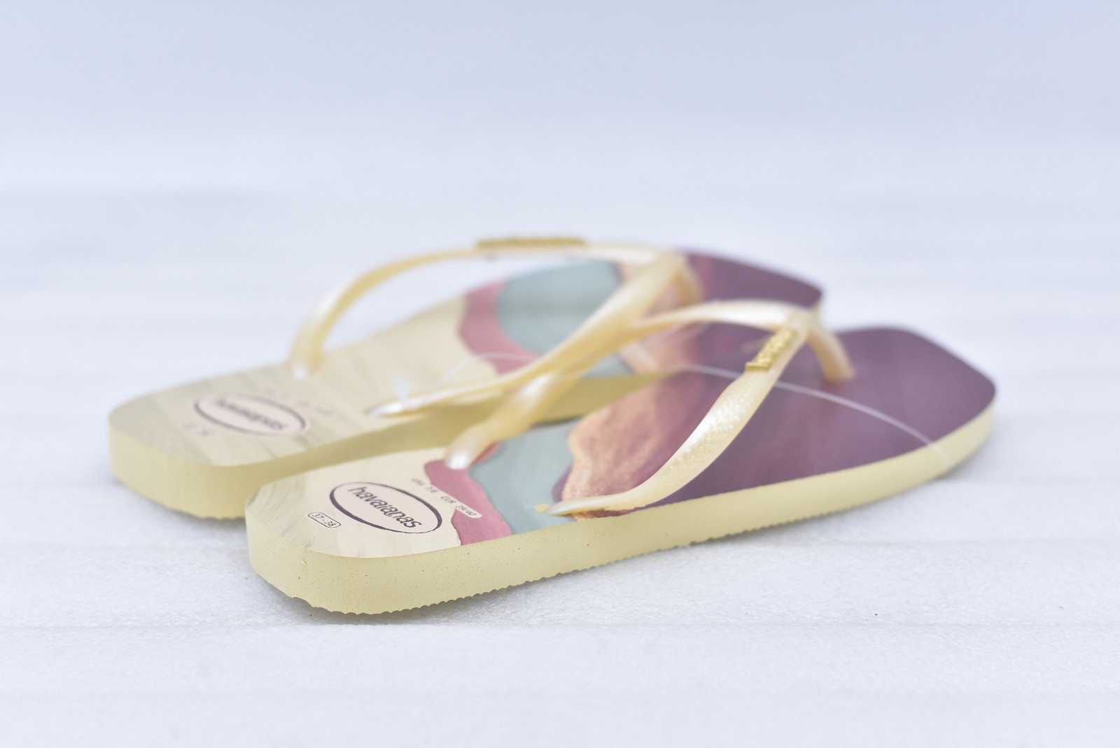 Womens Havaianas Slim Square Flip-Flop Sandals – Buttercream Size 9/10(EU 41-42)