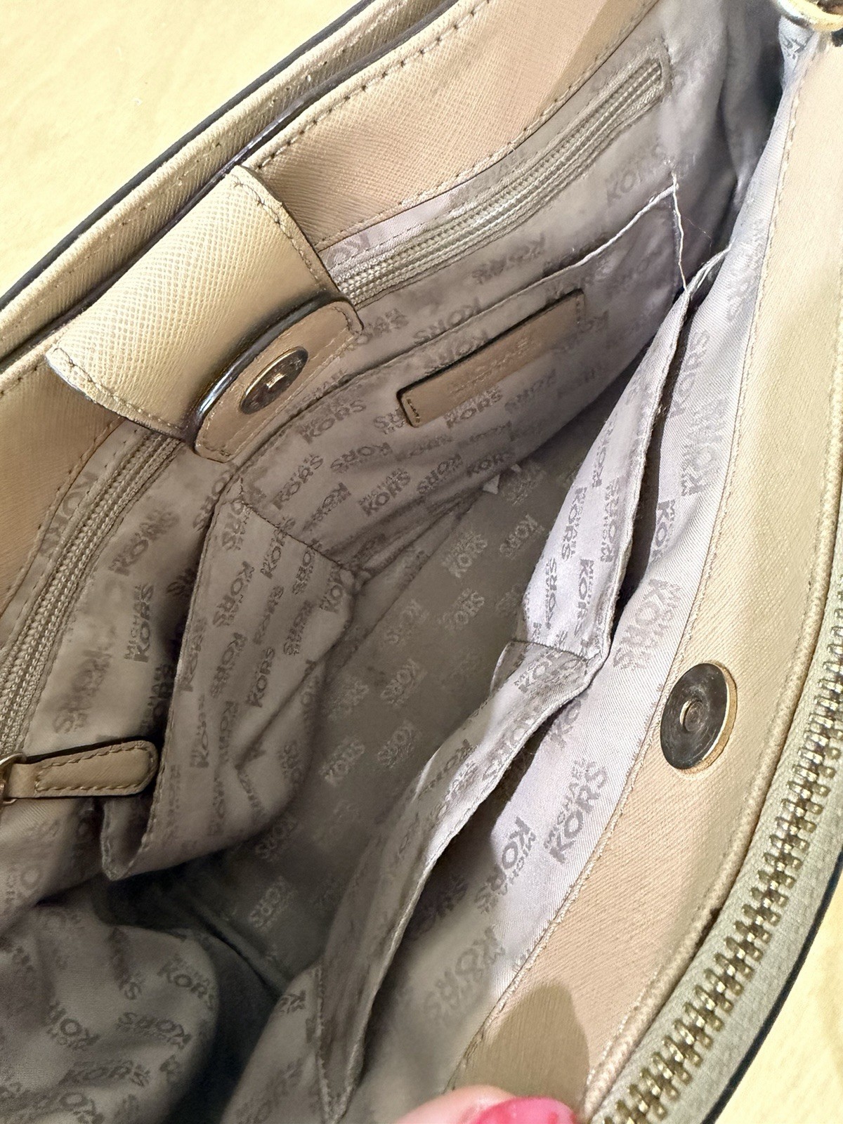 MICHAEL KORS SAFFIANO LEATHER SATCHEL Medium Beige