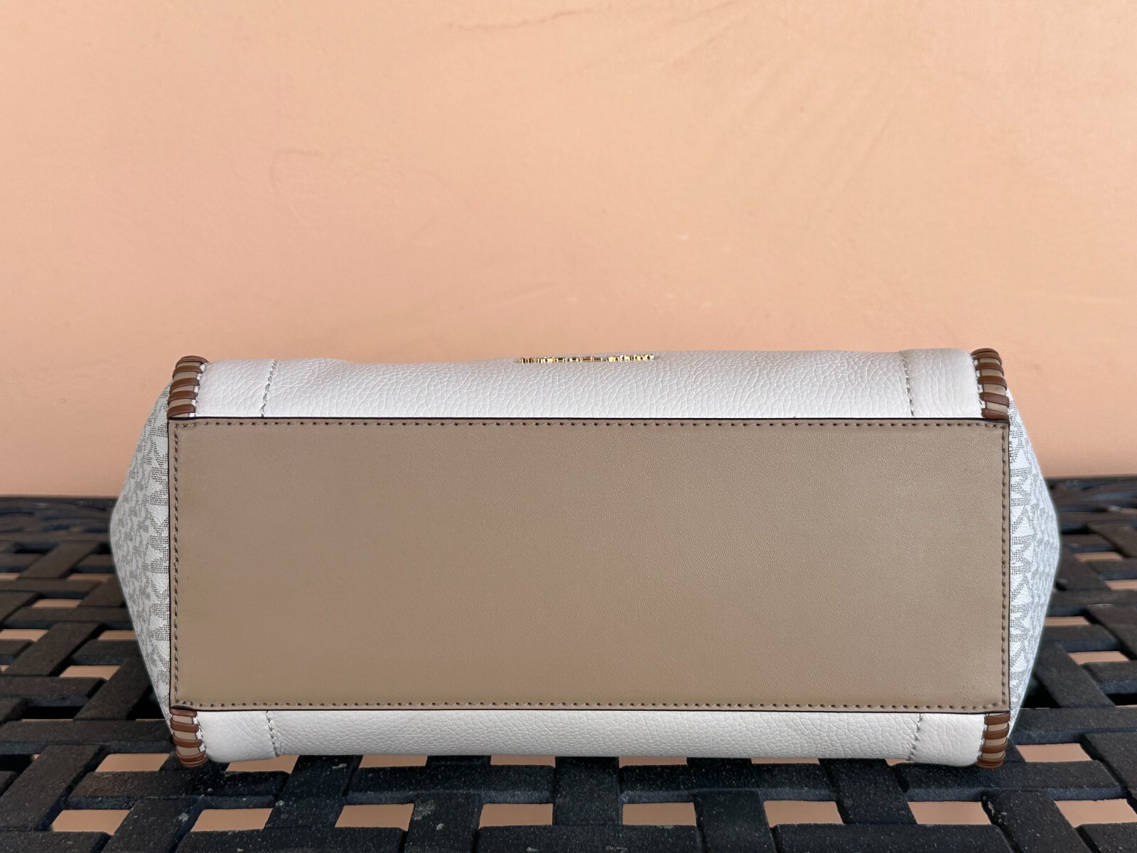 MICHAEL KORS CARINE LARGE FRONT POCKET SHOULDER TOTE BAG MK LIGHT CREAM MULTI