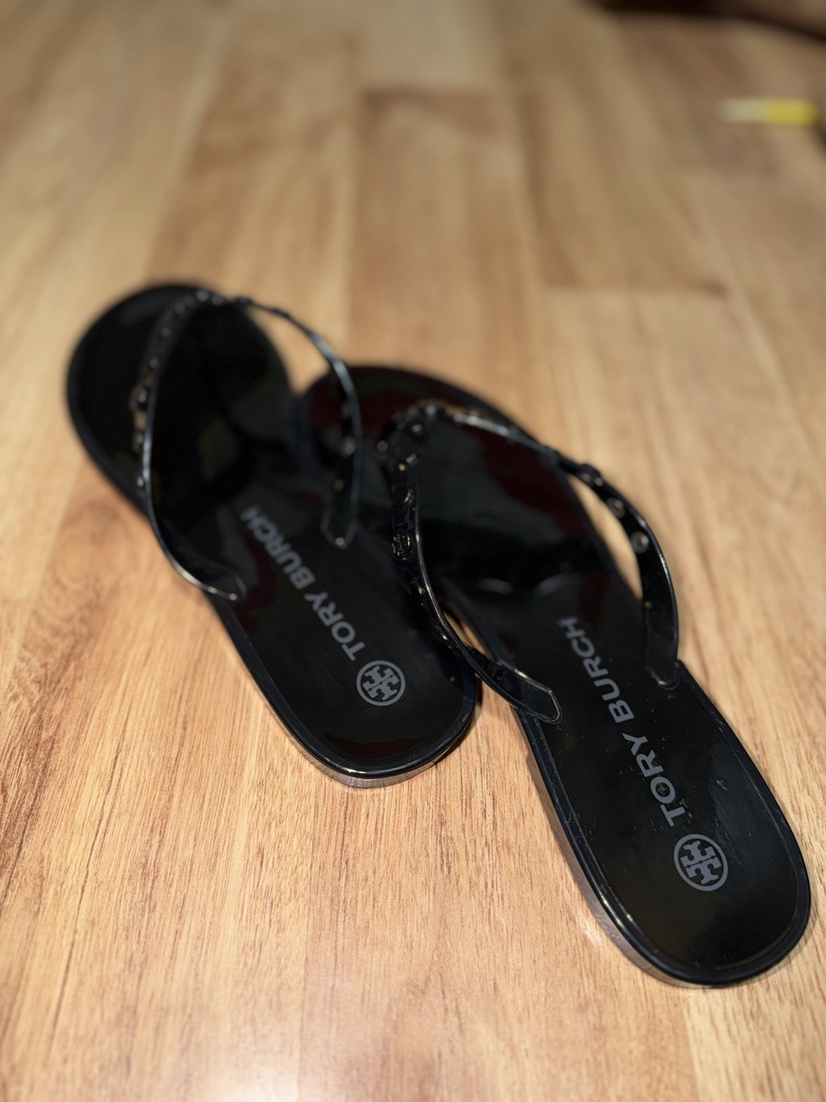Tory Burch Women’s Black Rubber Thong Slip-On Sandals Logo Studded Straps