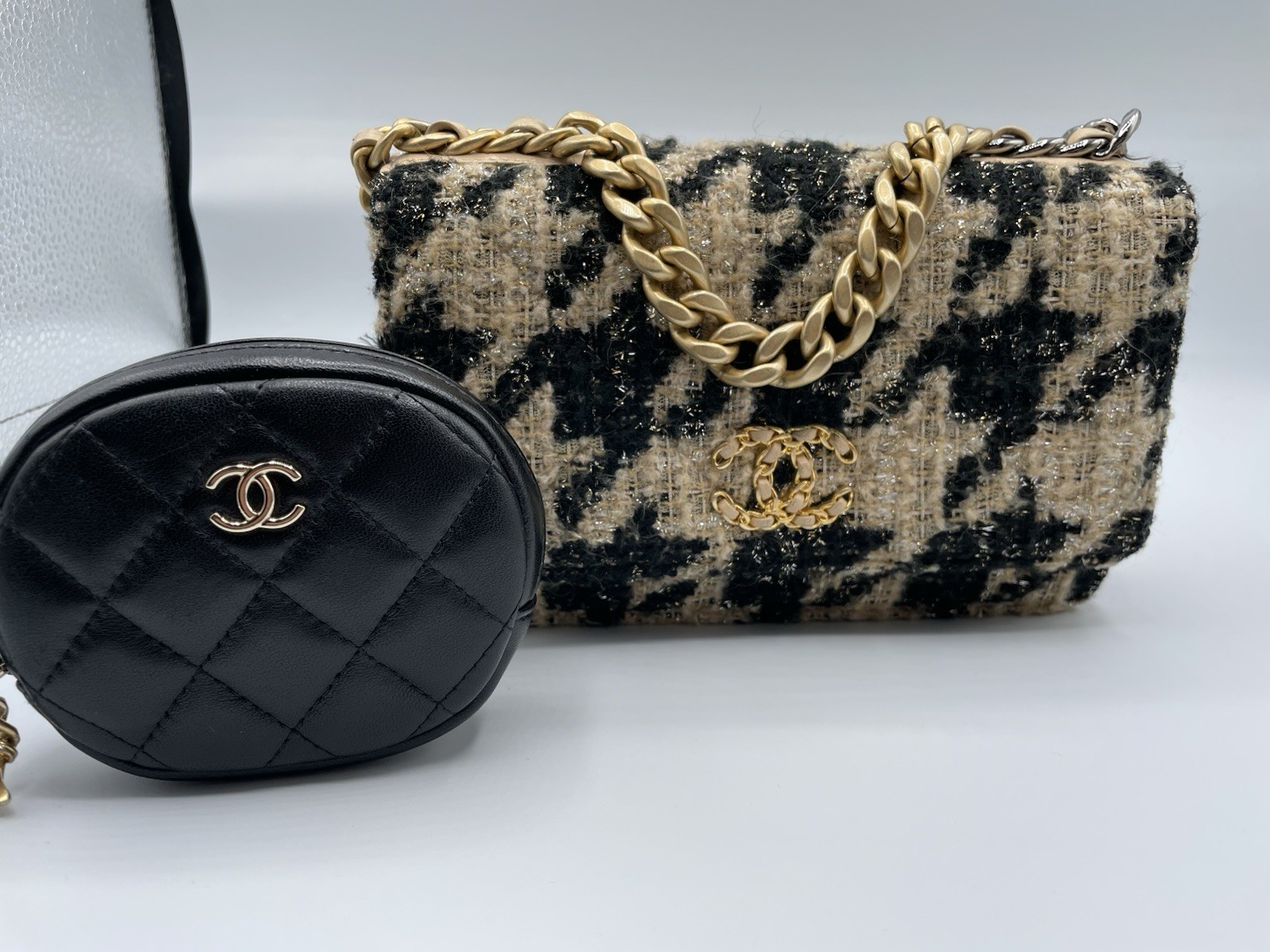 Rare Chanel 19 wallet on chain limited edition in beige and black Tweed