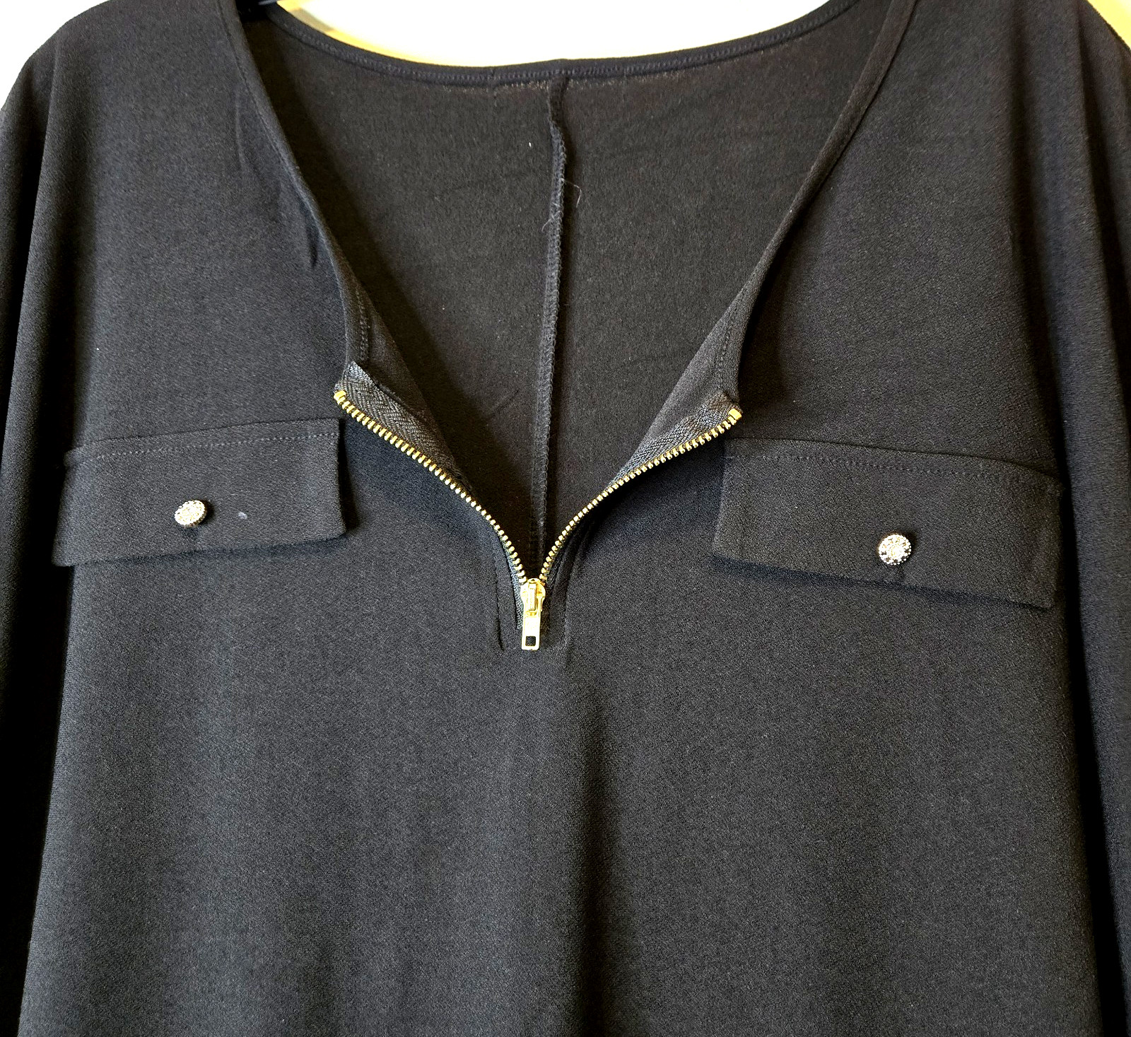 Women’s Top Black SS Blouse 1/4 Zip Top Sz L/XL Faux Pockets w Bedazzled Buttons