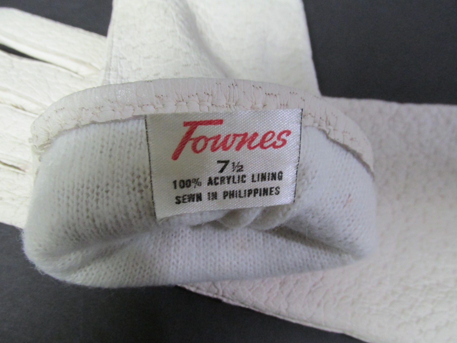 Fownes Off White Leather Gloves Pebbled Lined Size 7 Made in Philippines 10.25″