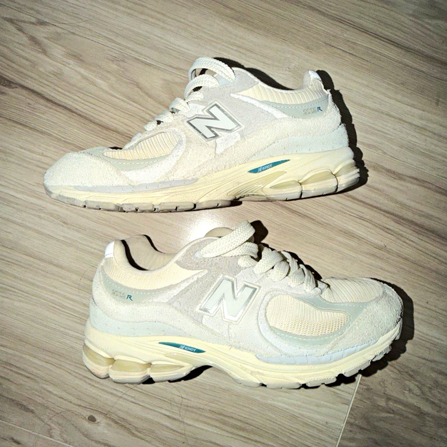 New Balance 2002r size 6.5 men