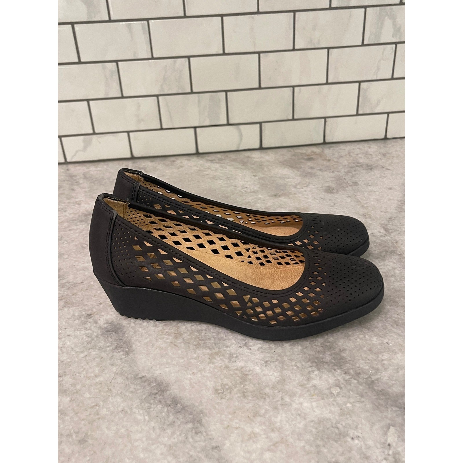 Naturalizer Wedge Pumps Womens 5.5M Black Brina Laser Cut Perforated Slip On