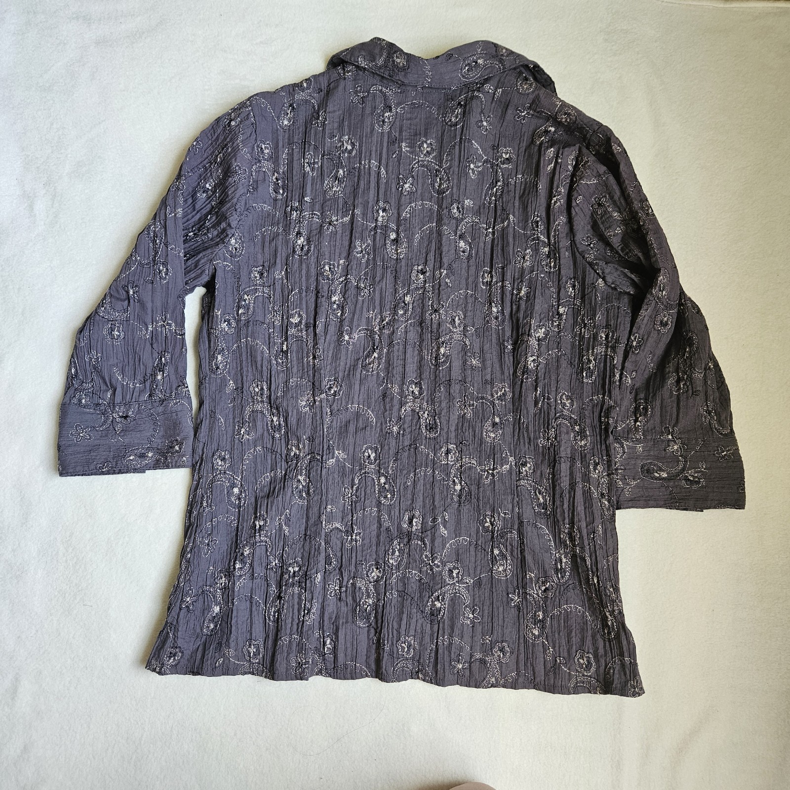 St. John’s Bay Plus 1X Gray 3/4 Sleeve Embroidered Floral Collared Button Blouse