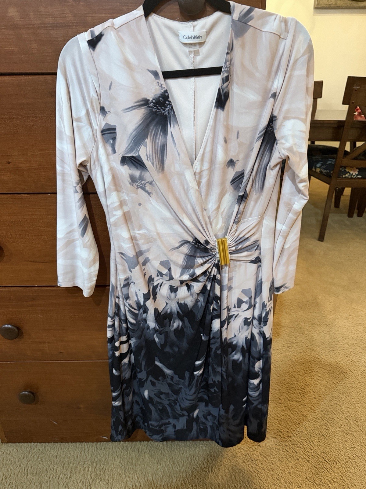 Calvin Klein Floral Sheath Dress 10 Ivory/Black Long Sleeve V-Neck Metal