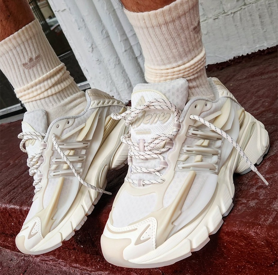 👟Cushioned Pharrell x adidas Jellyfish ‘Triple White’ Men’s KH6730