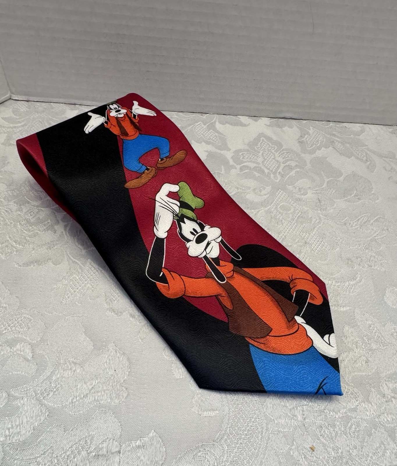 Mickey Unlimited Vintage Goofy Cartoon Novelty Tie Red Black New