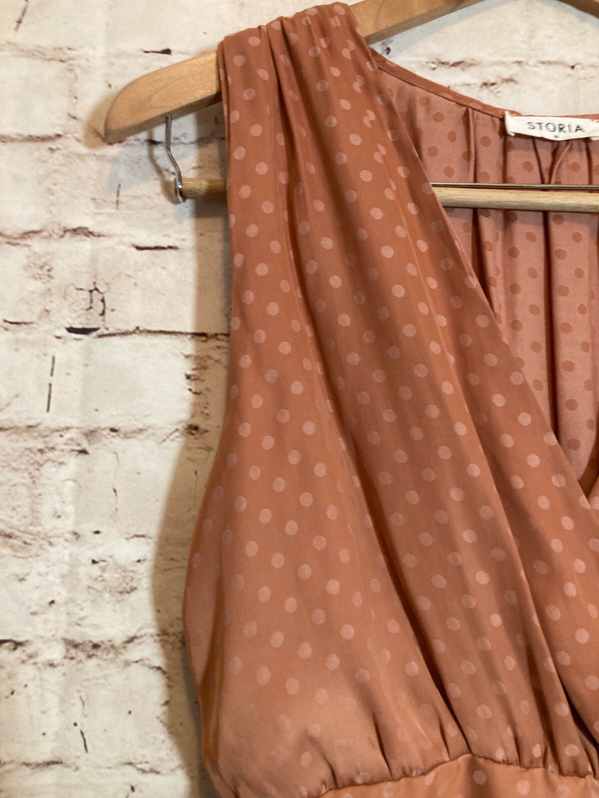 Storia Dress Womens Medium Salmon Pink Ruffle Ruched V Neck Polka Dot Flowy Zip