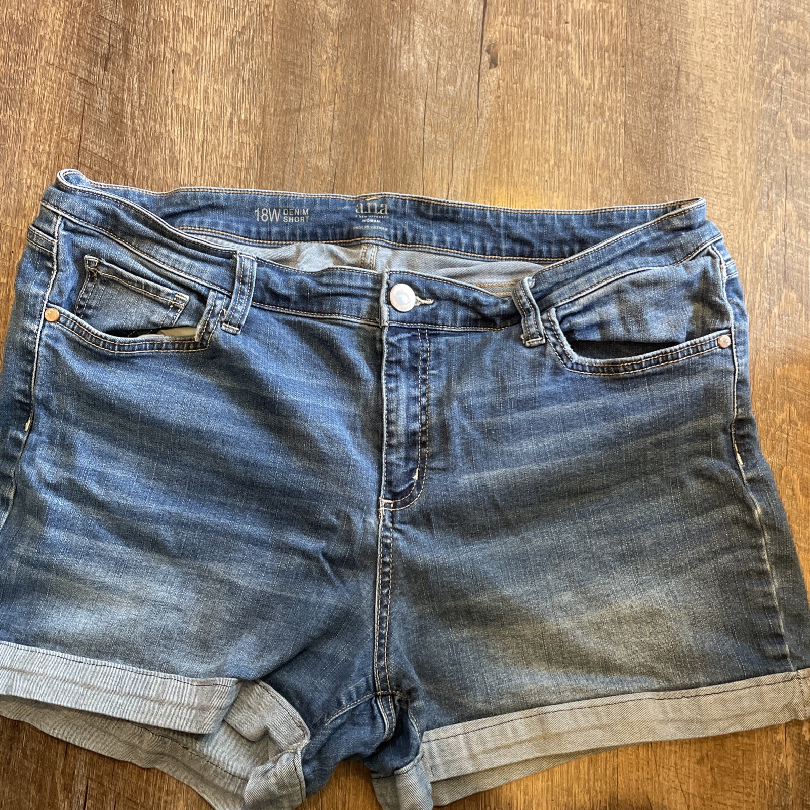 A N A A NEw Day Blue Jean Shorts Sz 18 W Midi Short Dark Cuffed Denim Womens