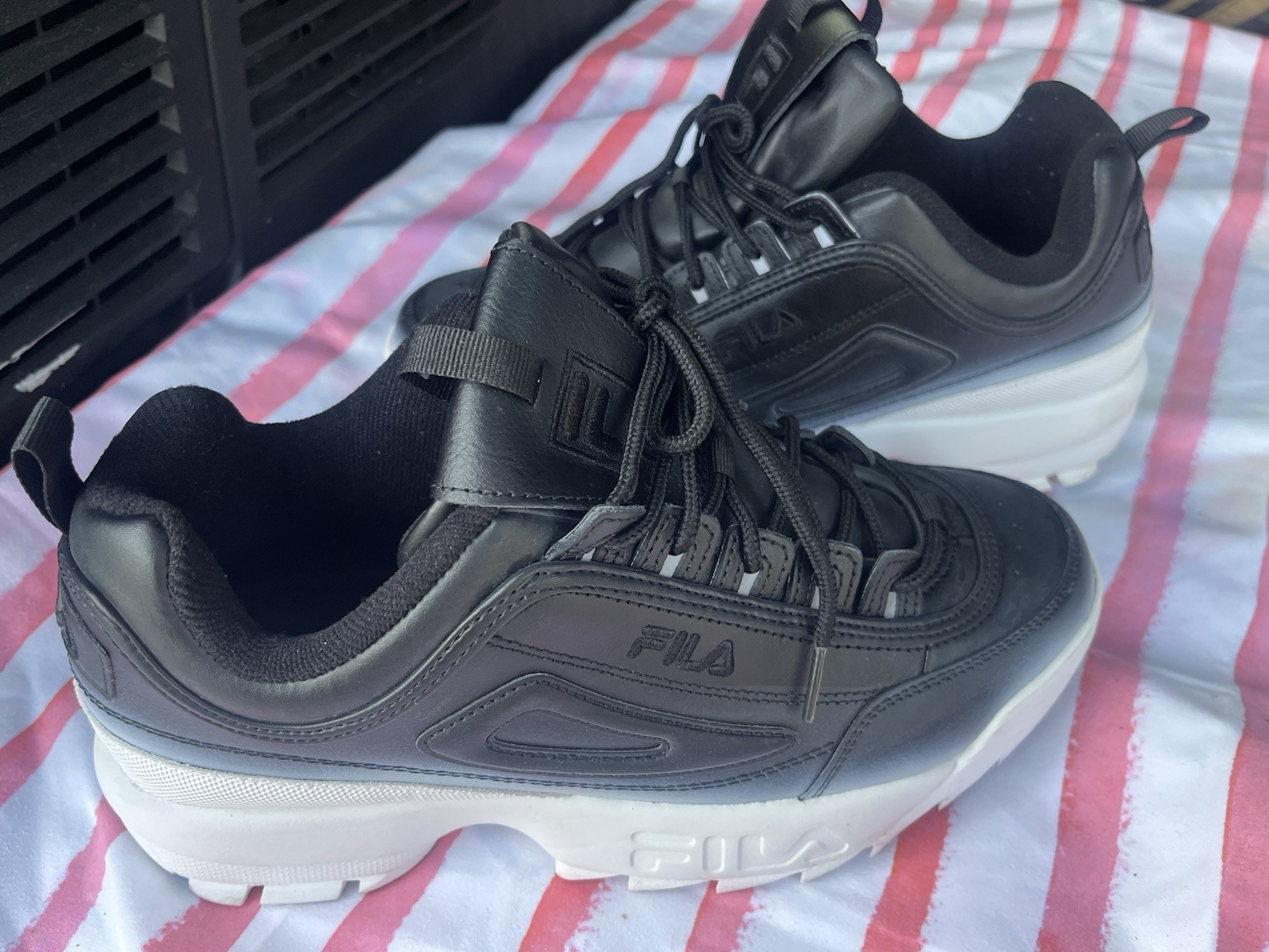FILA Men’s Black/White Lace Up Low Top Athletic Sneakers Solid 5FM00692-013