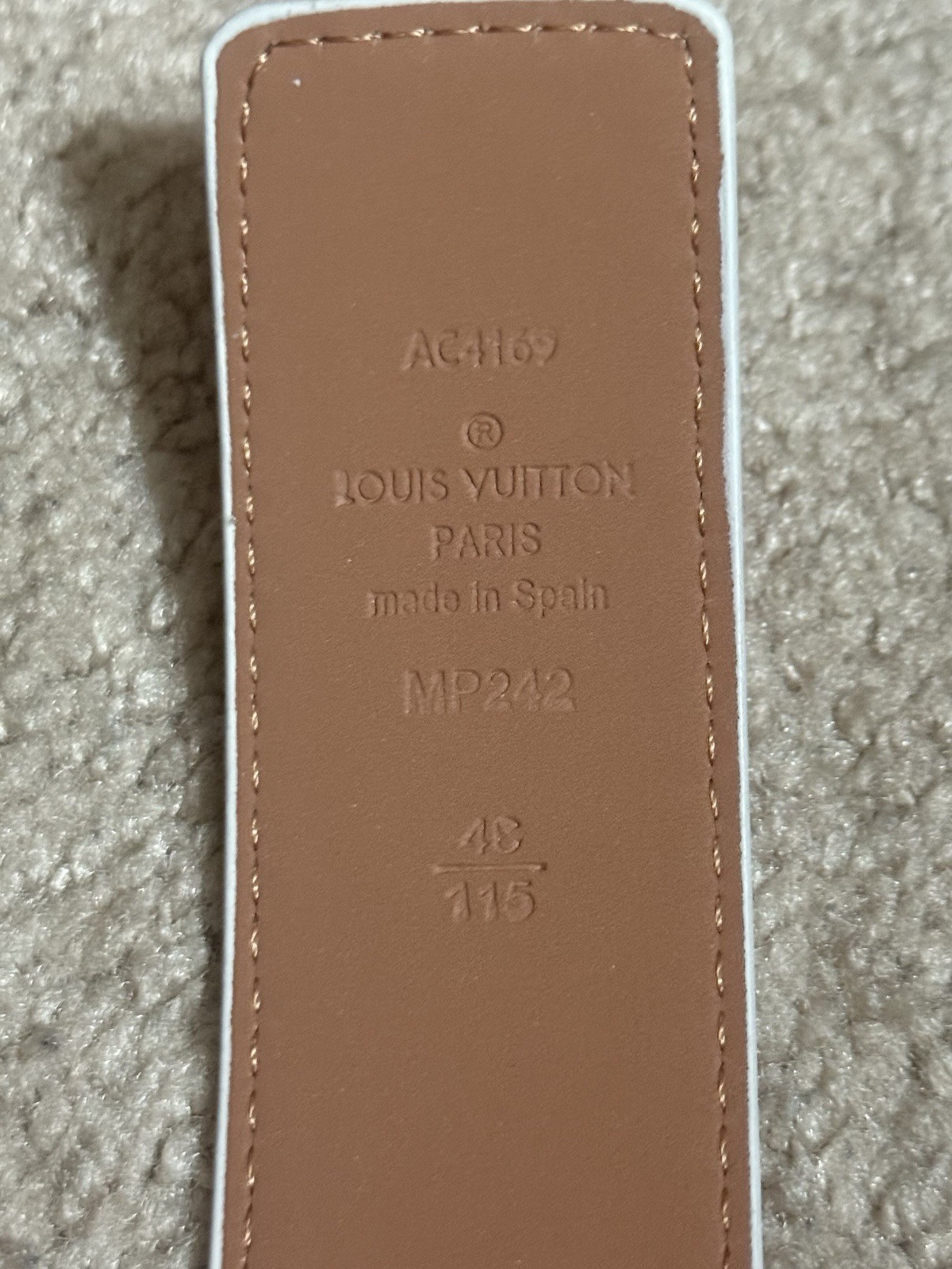 Louis Vuitton Men’s White Belt Size 30-34