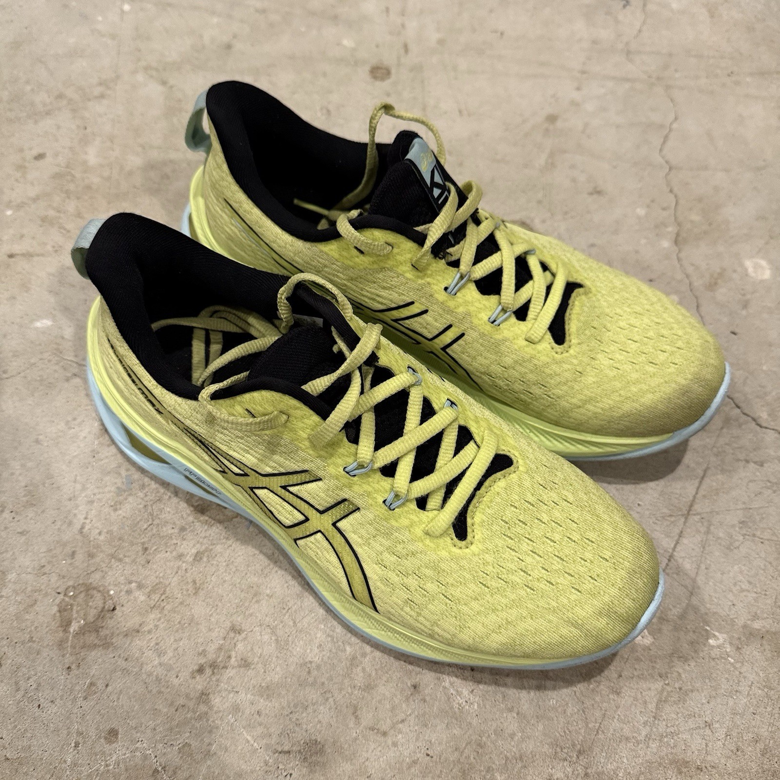 ASICS GEL-KINSEI MAX Womens Size 9 1012B512 Running Shoes Neon Yellow Green