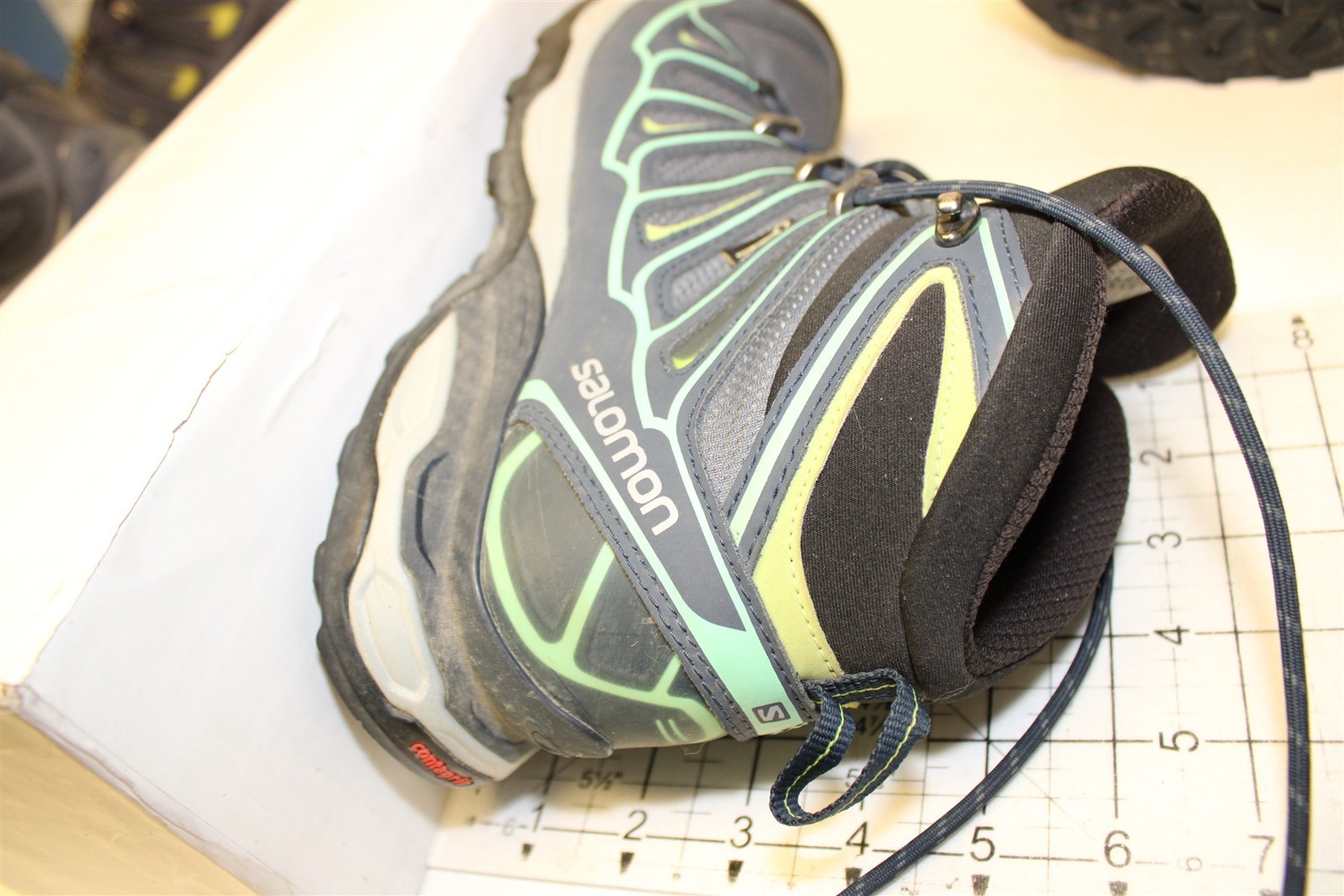 Salomon Womens Size 8.5 40 2/3 Grey Green X Ultra Mid 2 GTX Hiking Boots 371524