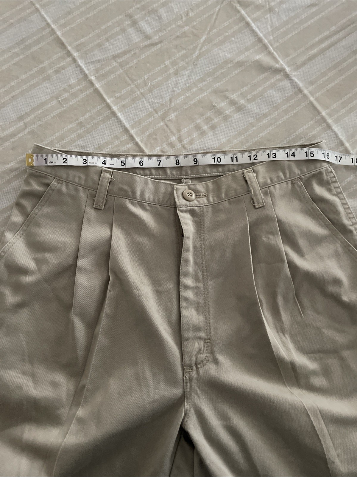 Vintage ACTUAL 90s Wrangler Khaki Pants Mens Size 34×36 Pleated Chinos Twill USA
