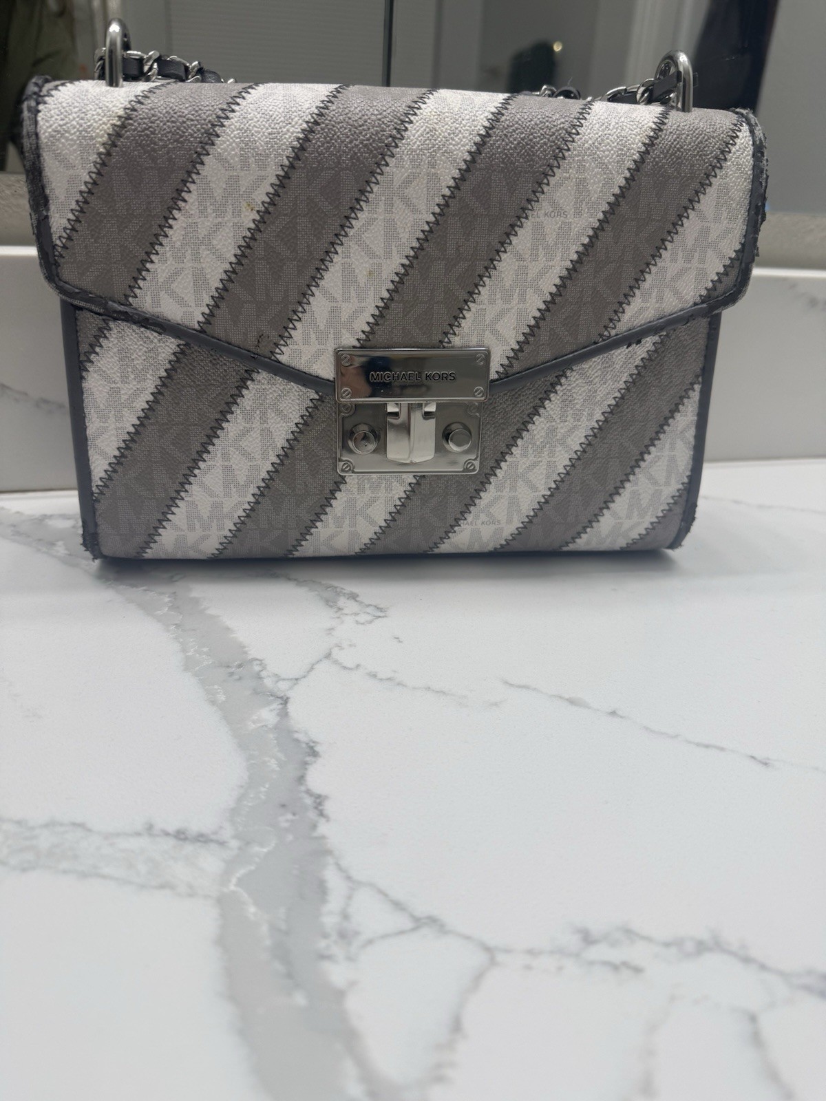 MICHAEL KORS Medium Rose Flap Shoulder Bag Gray & White