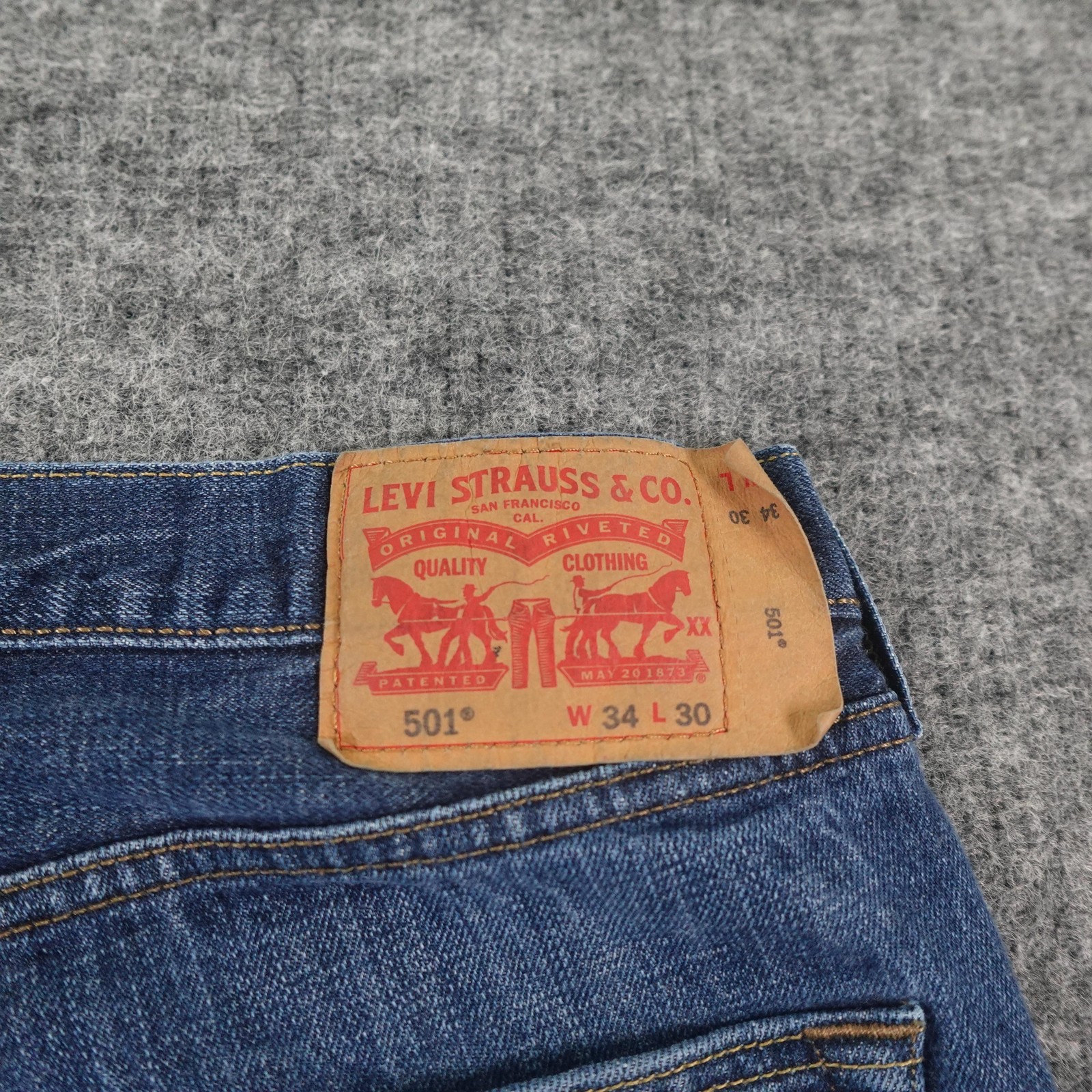 Levis 501XX Jeans Mens 34×30 Straight Leg Button Fly Classic Denim (32×27.5)