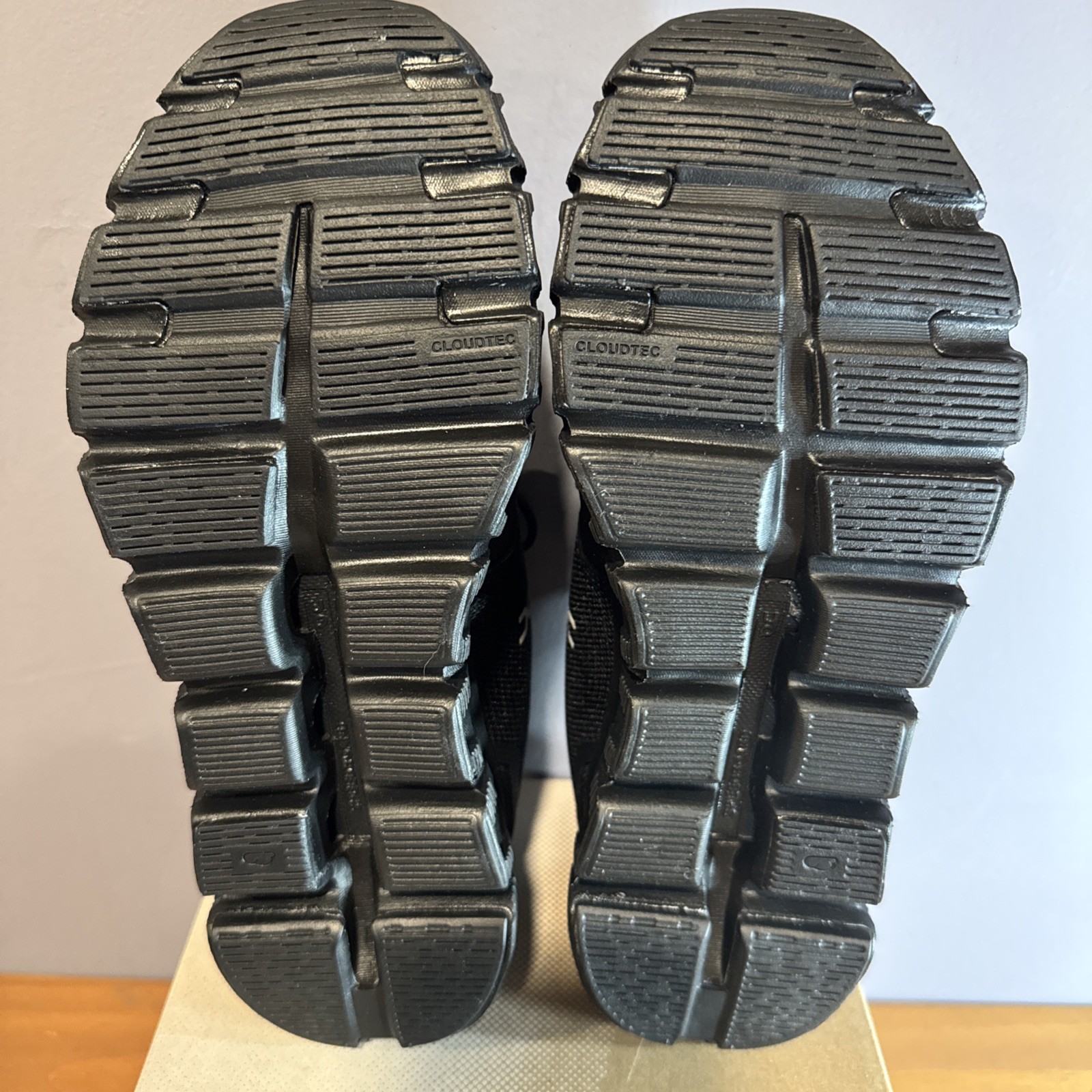 Womens Size 7.5 – ON Cloud 6 Triple Black With Original Box