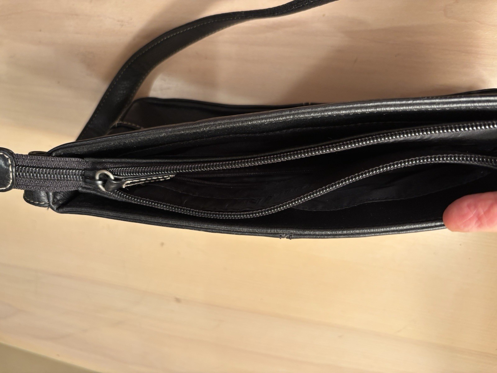 Kenneth Cole Reaction Sleek Black Pebbled Leather Shoulder Bag
