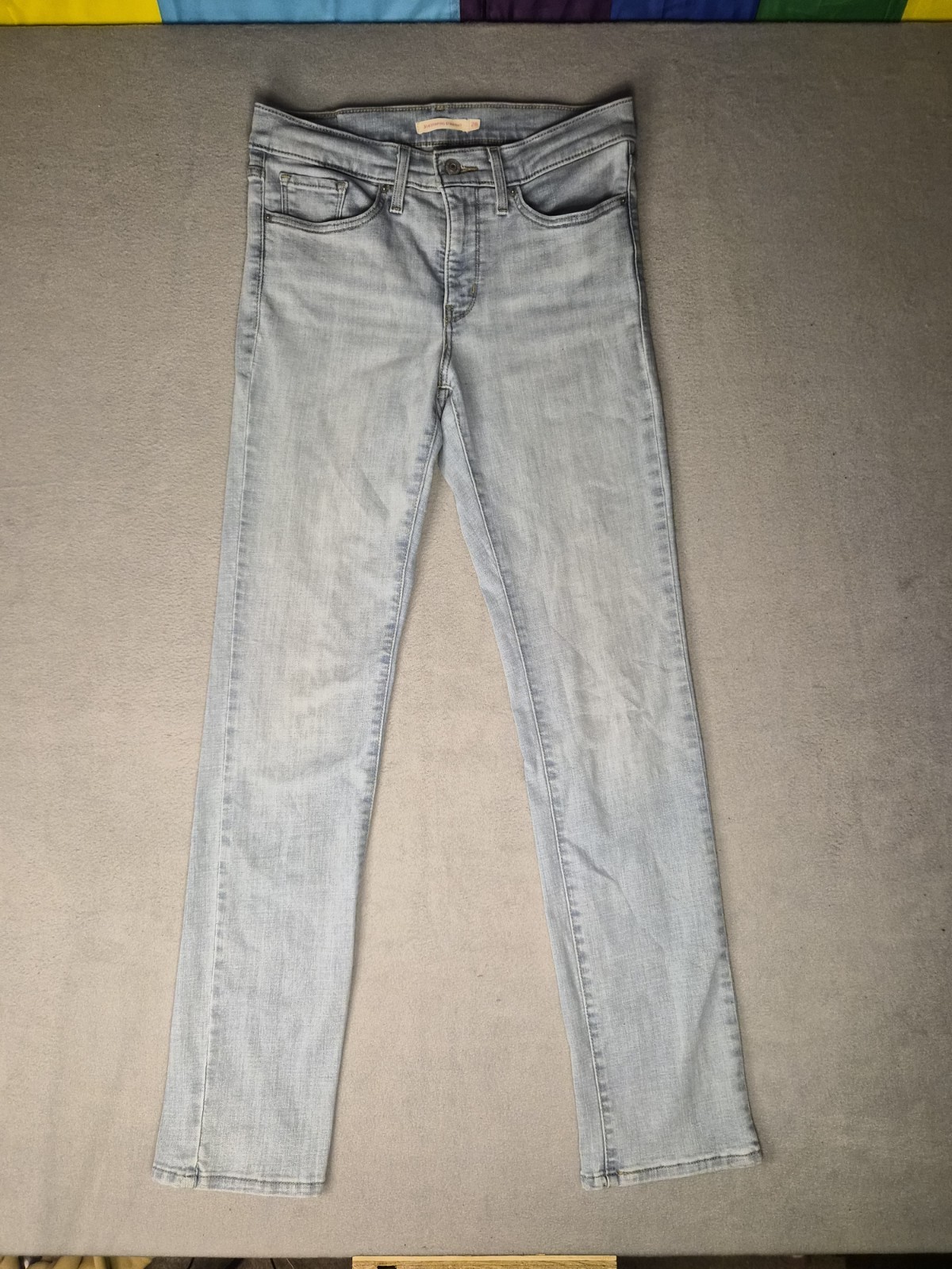 Levi’s 314’s shaping striaght fit Light blue wash straight leg womens Size 28