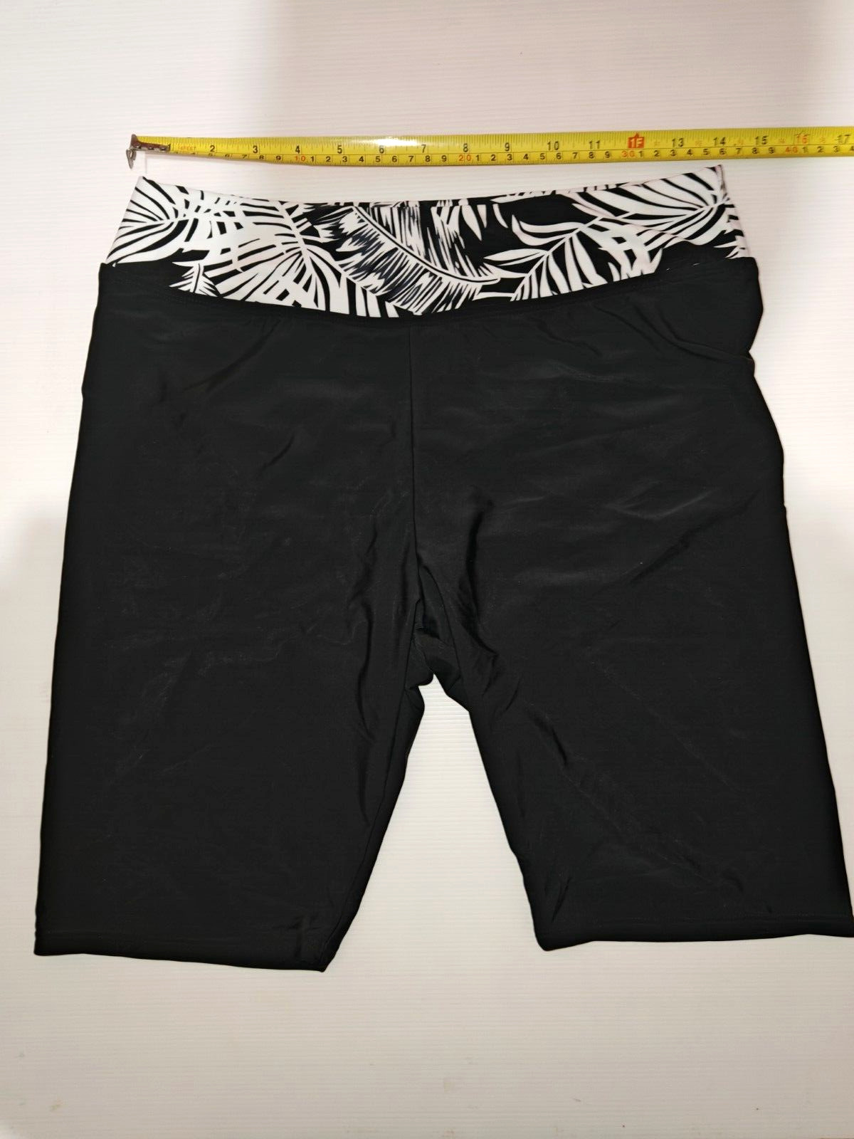 Womens Black Polyester Spandex Blend – Shorts – Leaf Print