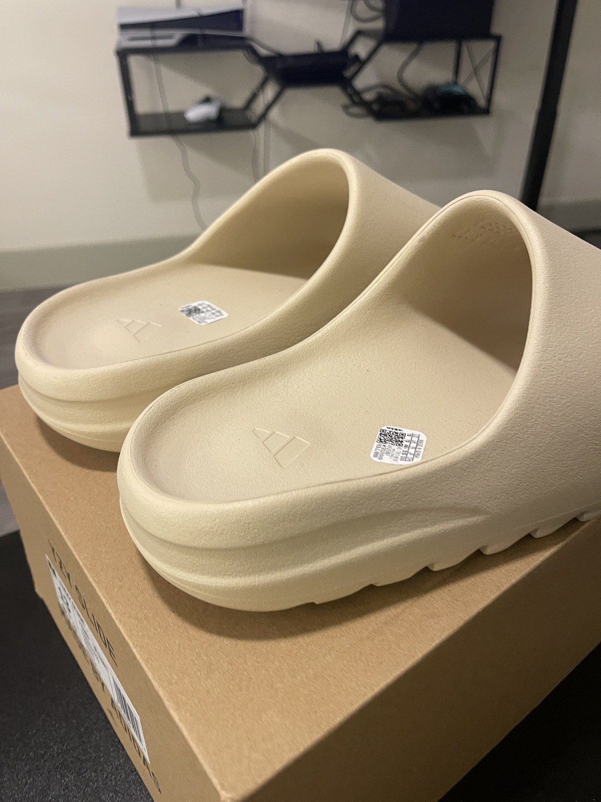 adidas Yeezy Slide Bone (2022/2023 Restock) FZ5897 Used