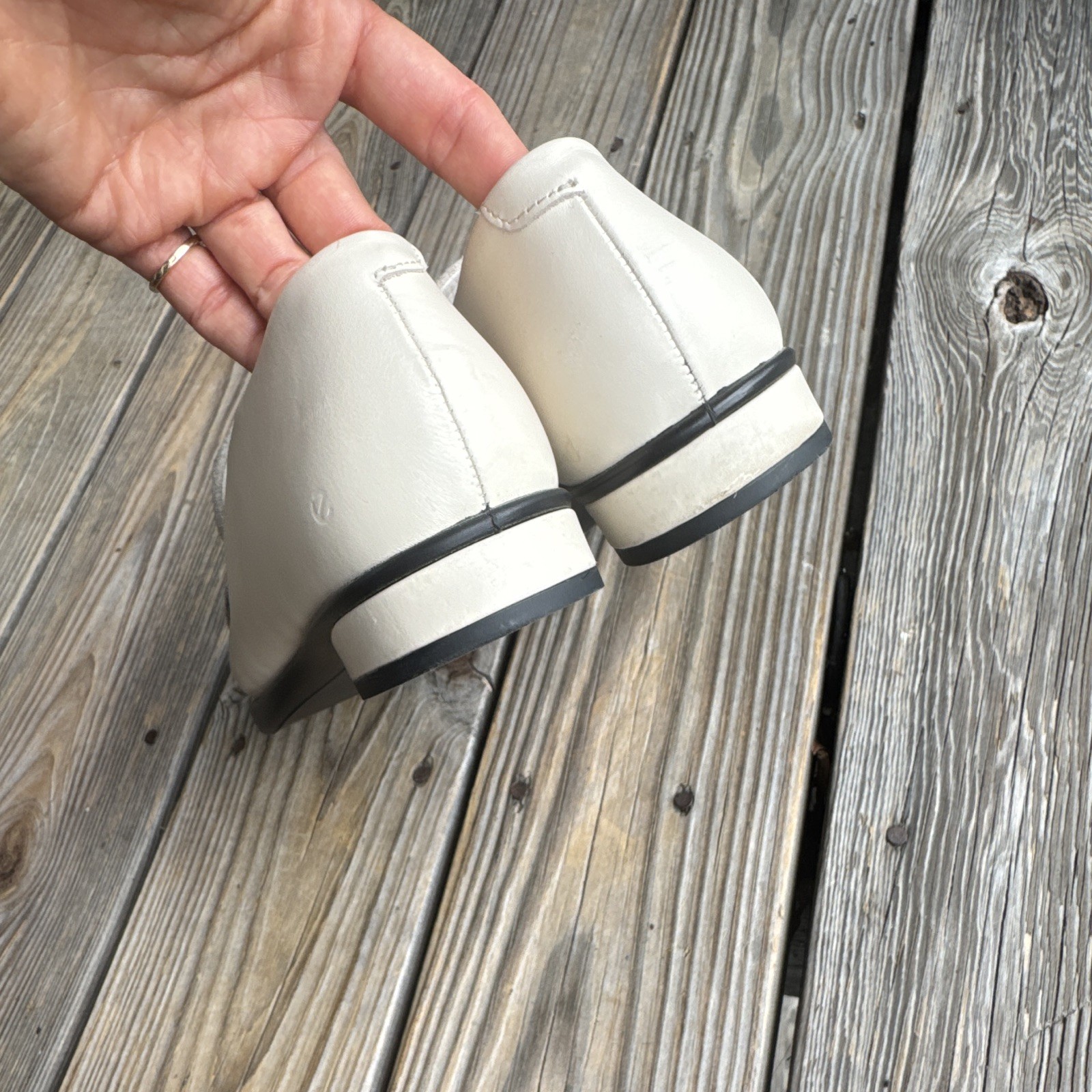 ECCO Loafer Flats Women’s Size 9.5 Ivory Leather Slip On Comfort Metallic