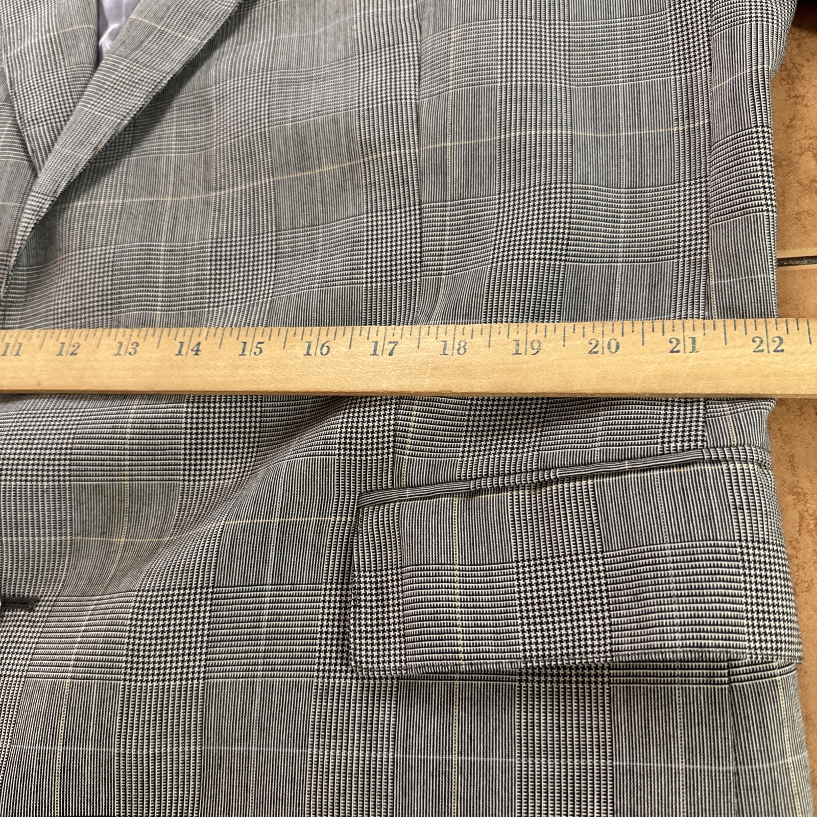VTG Savile Row Men’s Wool Blend 2-Button Suit Gray Glen Plaid 44R Pants 38 x 32
