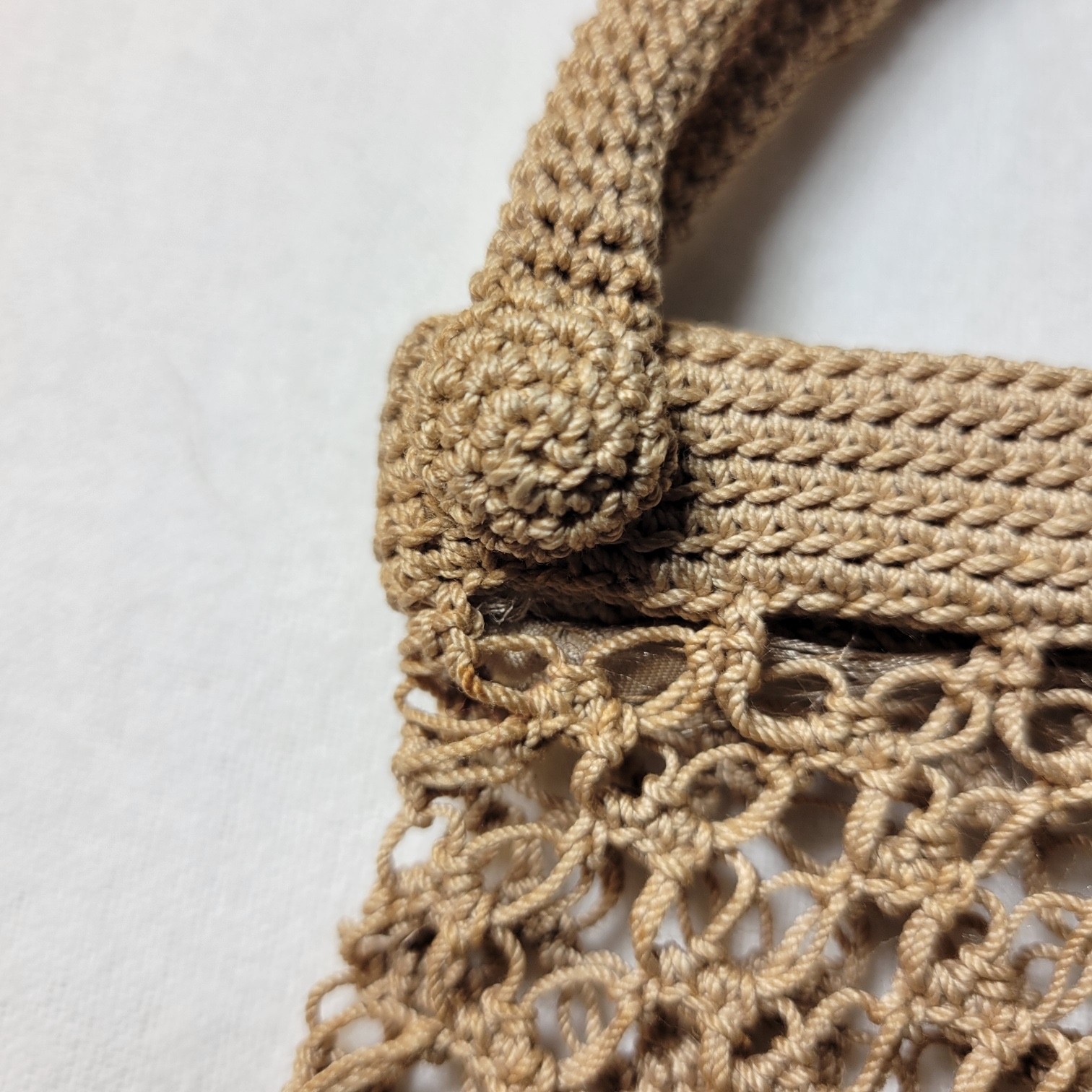 Hand Tatted Vintage Beige Purse, 8.5″ x 8.5″, spring closure in great condition