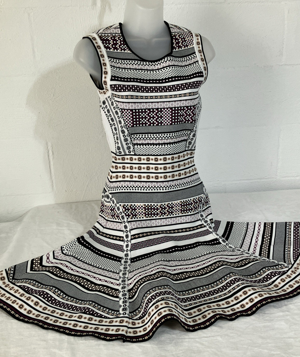 Diane Von Furstenburg Size S Eleanor Fit Flare Drop Waist Sleeveless Knit Dress