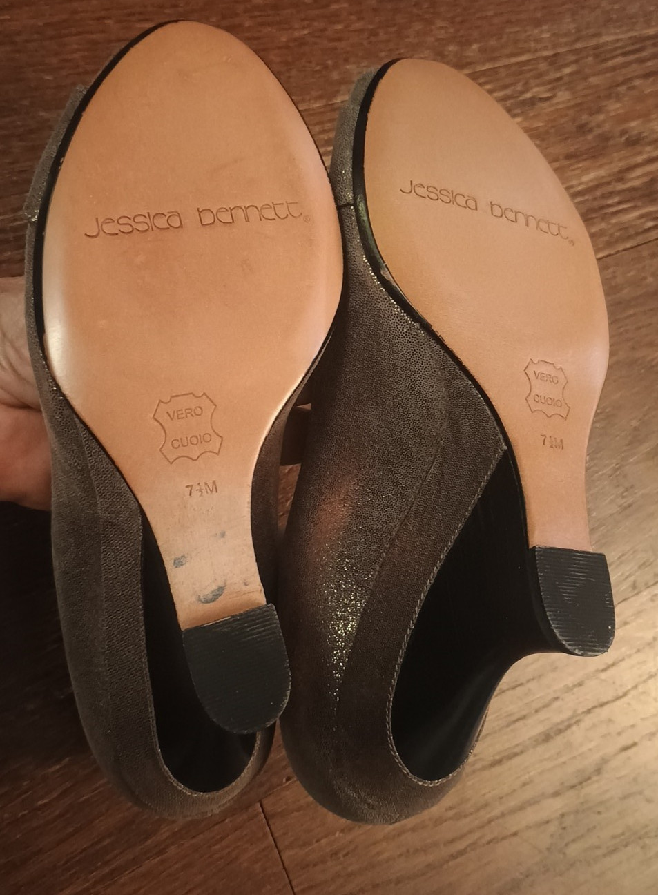 Jessica Bennett Curved in WEDGE 3.5″ Heels Peep Toe Metallic Pump Retro SEXY 7.5