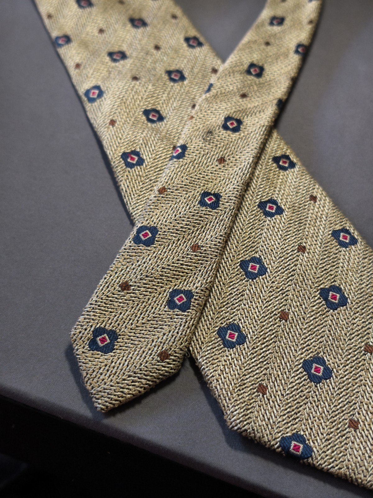Brooksfield – Solid Color Silk Geometric Pattern Tie Made in Italy