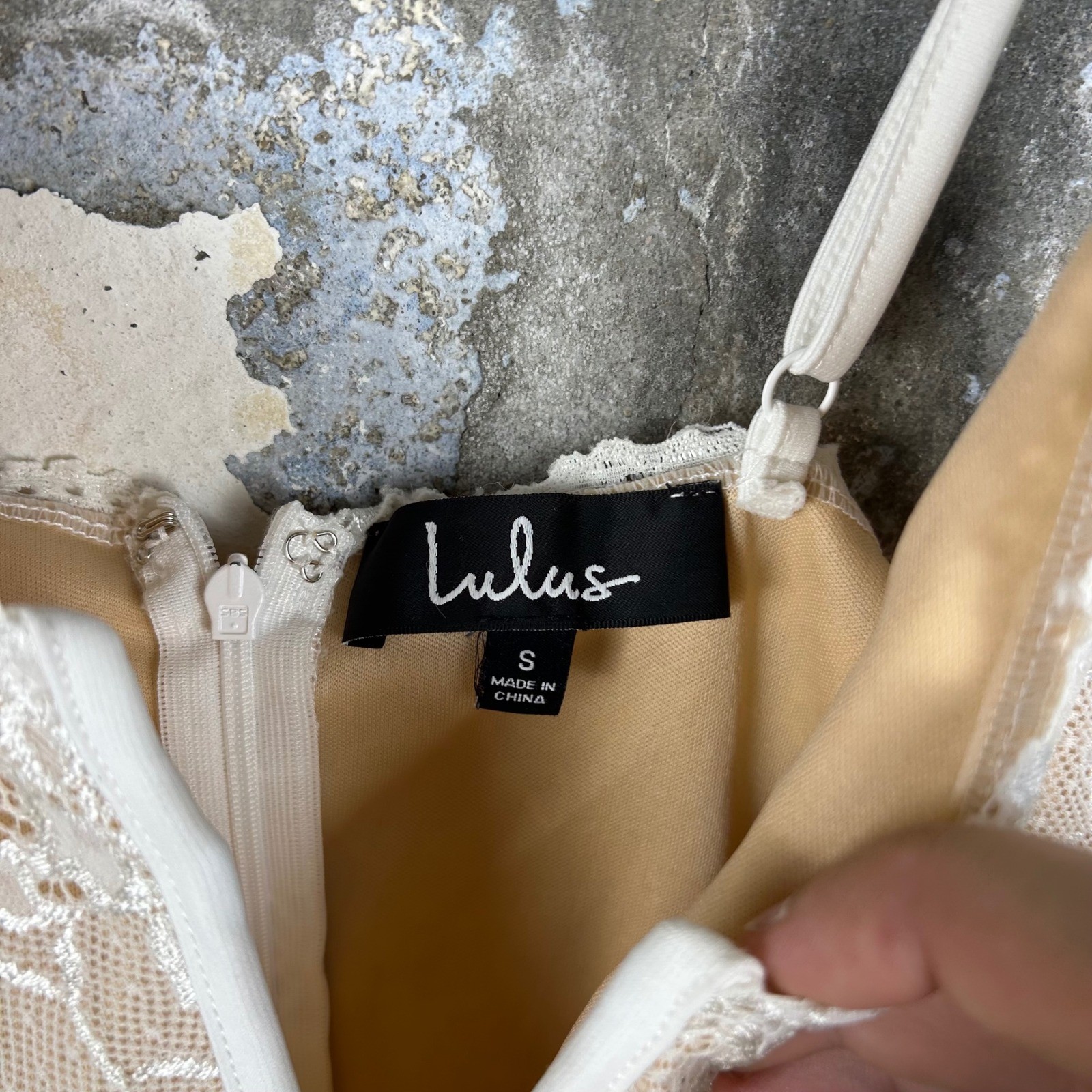 Lulus White Floral Lace Deep V-Neck Bodysuit Small Adjustable Straps Nude Lining