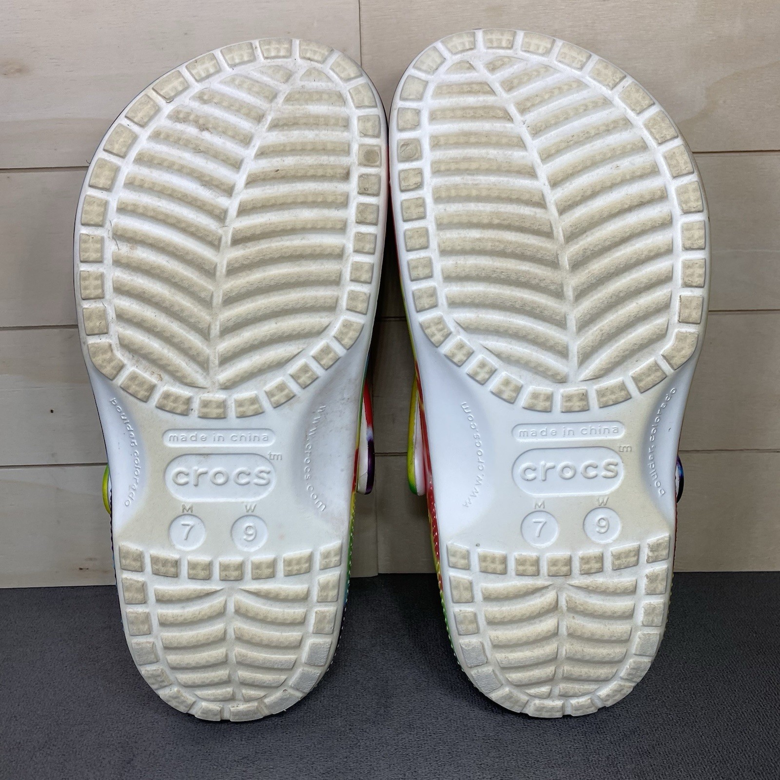 Crocs Classic Clogs Tie Dye Women’s Size 9 Shoes Waterproof Slip-Ons