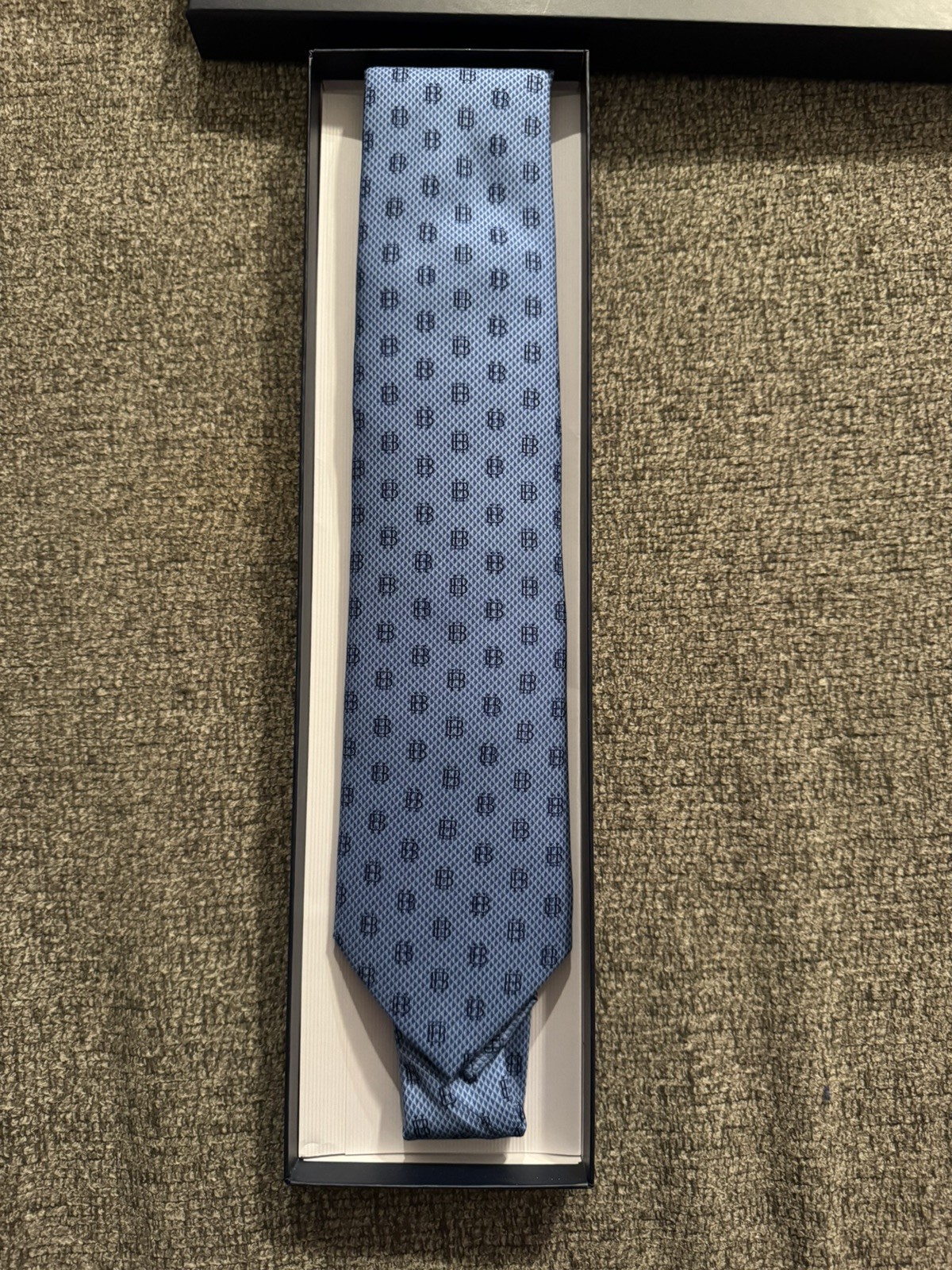 2026 Berkshire Hathaway BRK Vineyard Vines Neck Tie 100% Silk Warren Buffet Blue