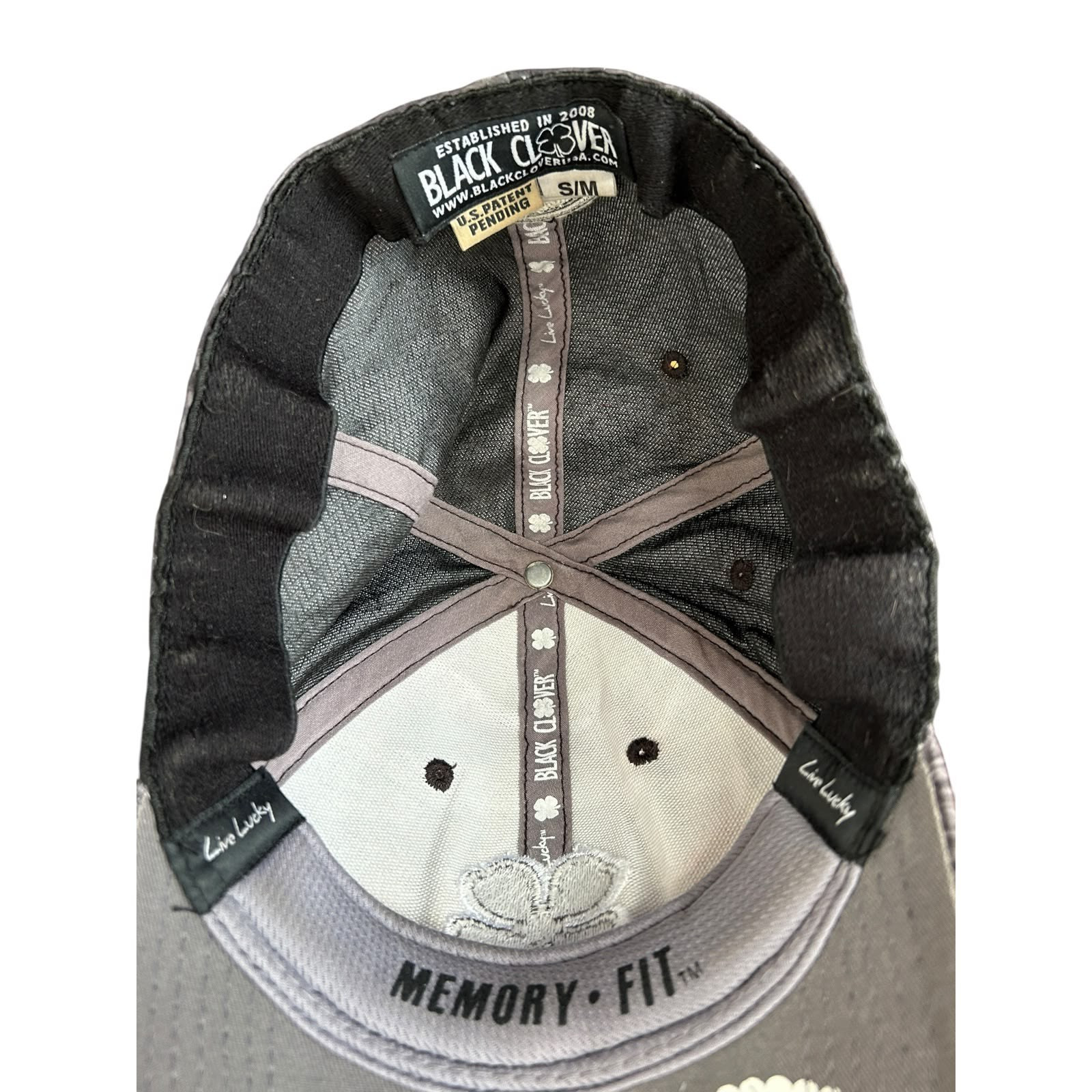 Black Clover Luck Memory Fit Flexfit Baseball Cap Gray Heather S/M Golf Hat