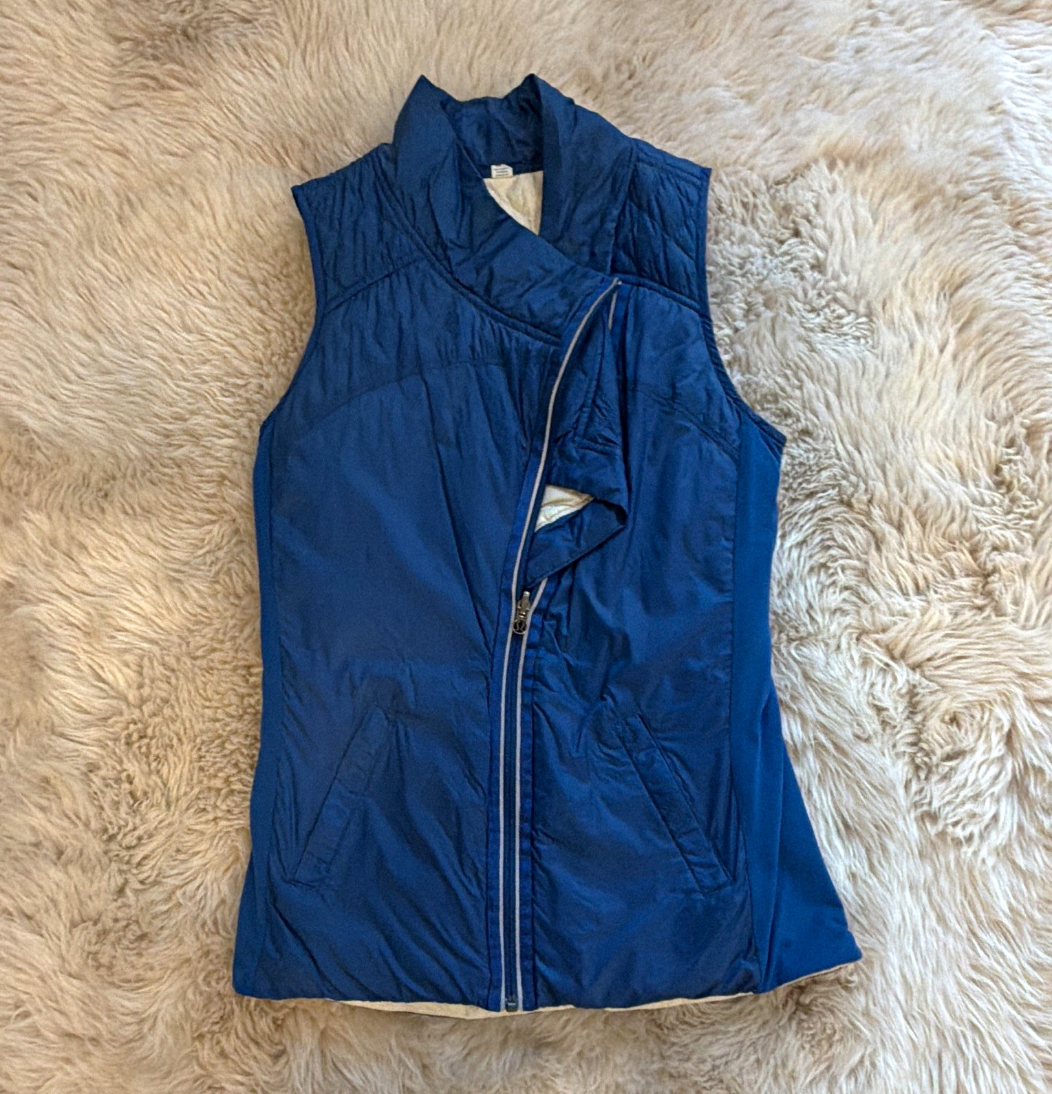 Lululemon Down Full Zip Sleeveless Vest, Size 8, Short, Solid, Polyester