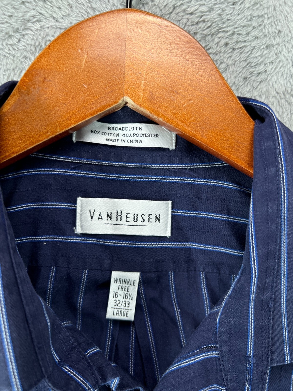 Van Heusen Broadcloth Shirt Mens 16.5 32/33 Large Blue Button Up Wrinkle Free LS