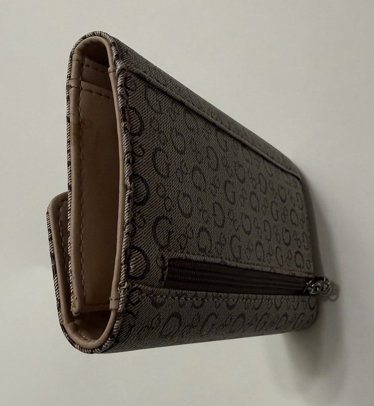 GUESS Women’s Wallet Checkbook Logo Pattern Gray w/ Zip Pocket & ID Window