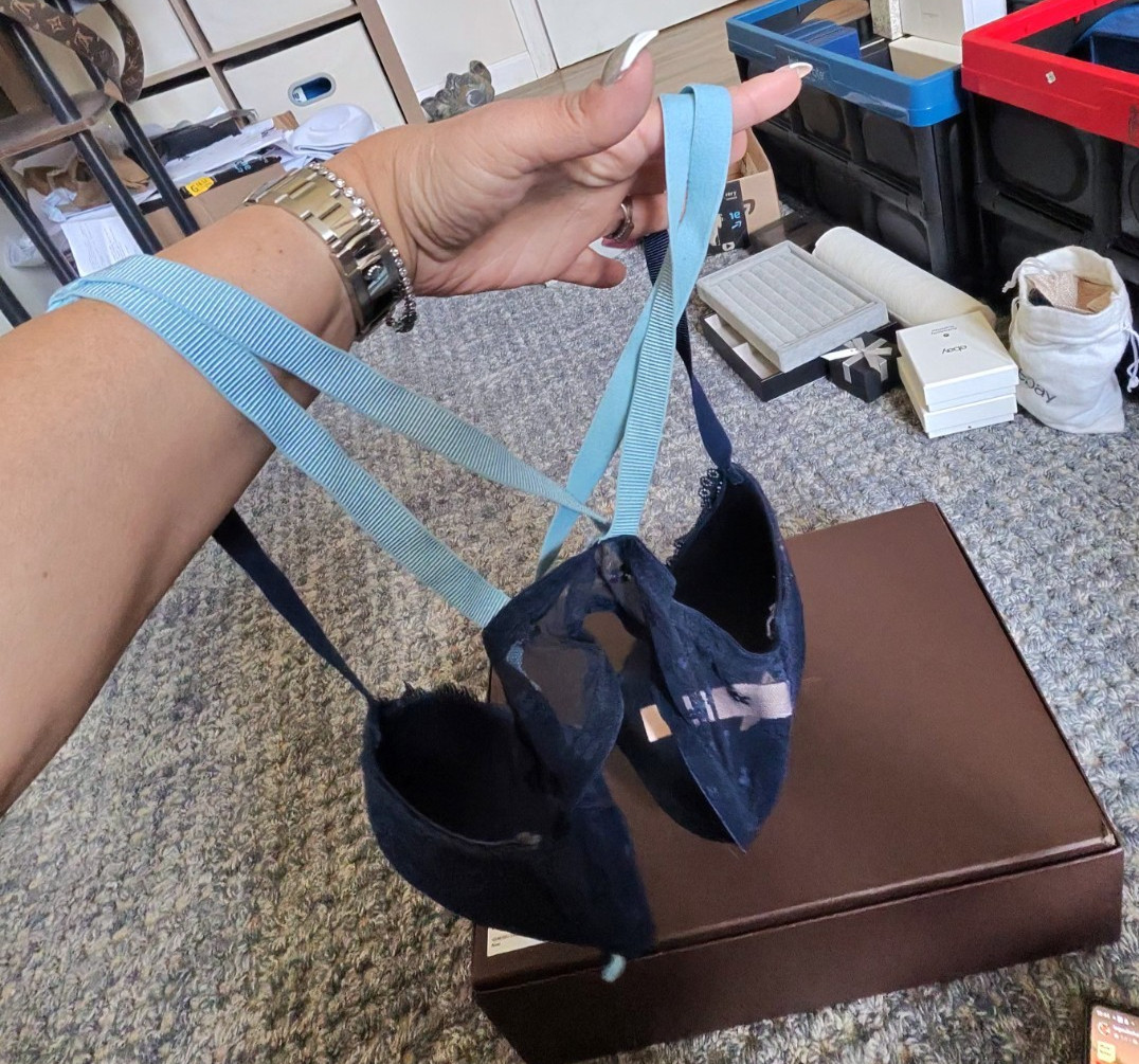 Victoria Secret Bra 36dd navy and light blue