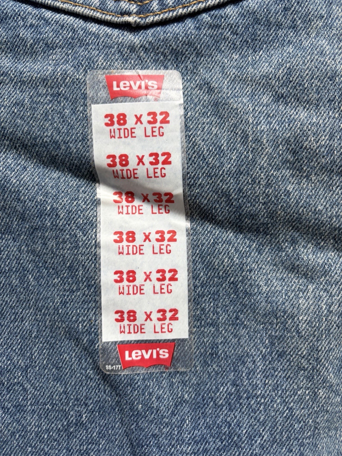 Vintage 1990’s Levi’s 565 Men’s Loose Fit Wide-Leg Cotton Denim Jeans DEADSTOCK