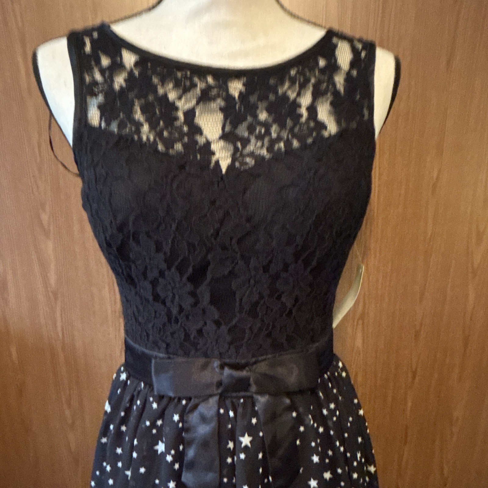 New B Smart Black Lace Bodice Star Print Black Bow Dress Size 7 HOCO/Homecoming